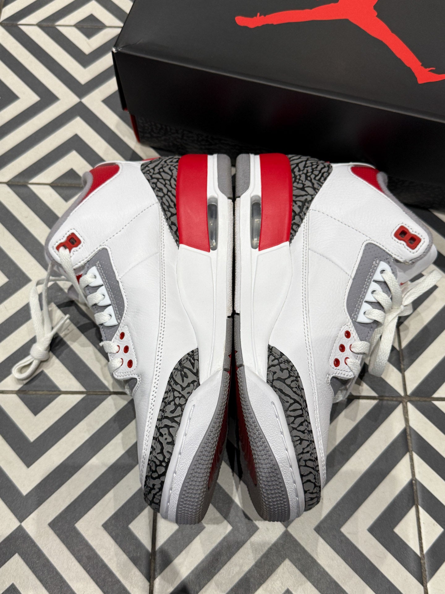 Jordan 3 Fire Red (Taille 44)