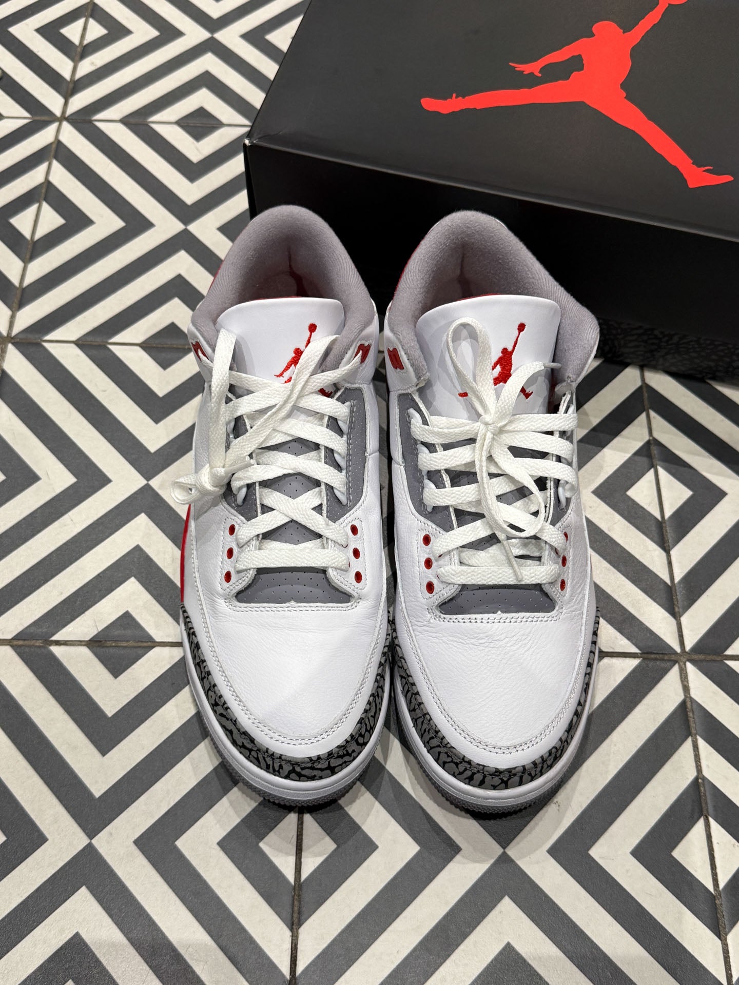 Jordan 3 Fire Red (Taille 44)