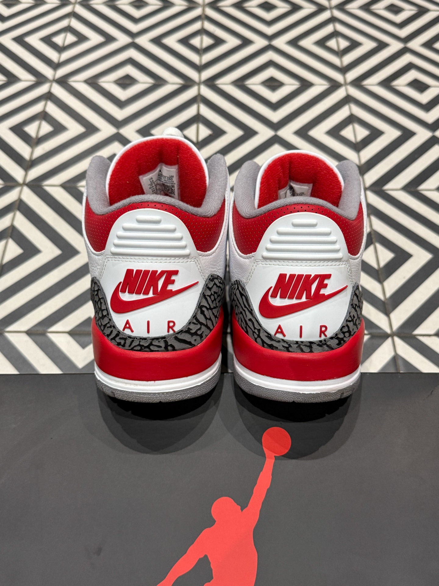 Jordan 3 Fire Red (Taille 44)