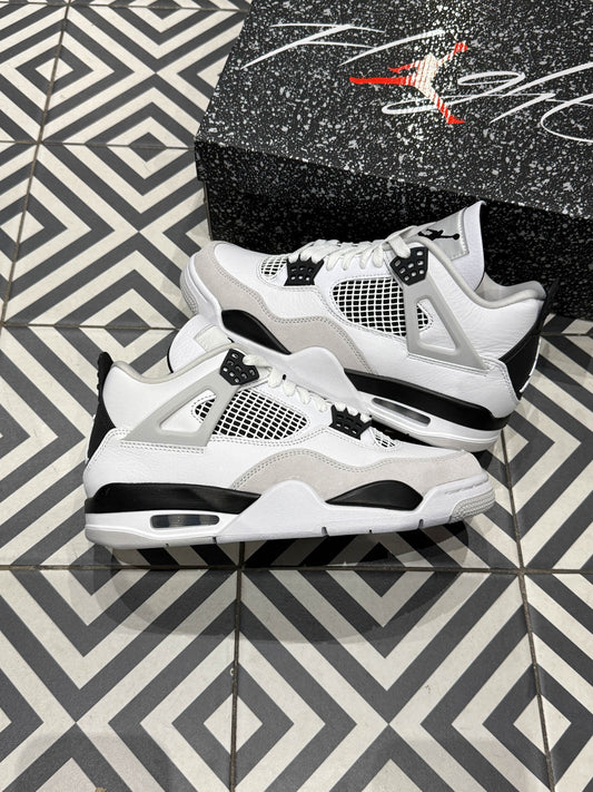 Jordan 4 Military Black (Taille 40)