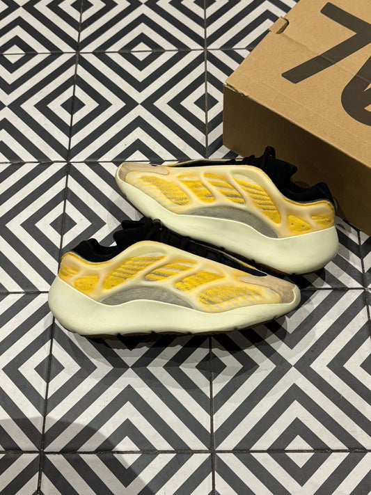 Yeezy 700 V3 Mono Safflower (Taille 43 1/3)