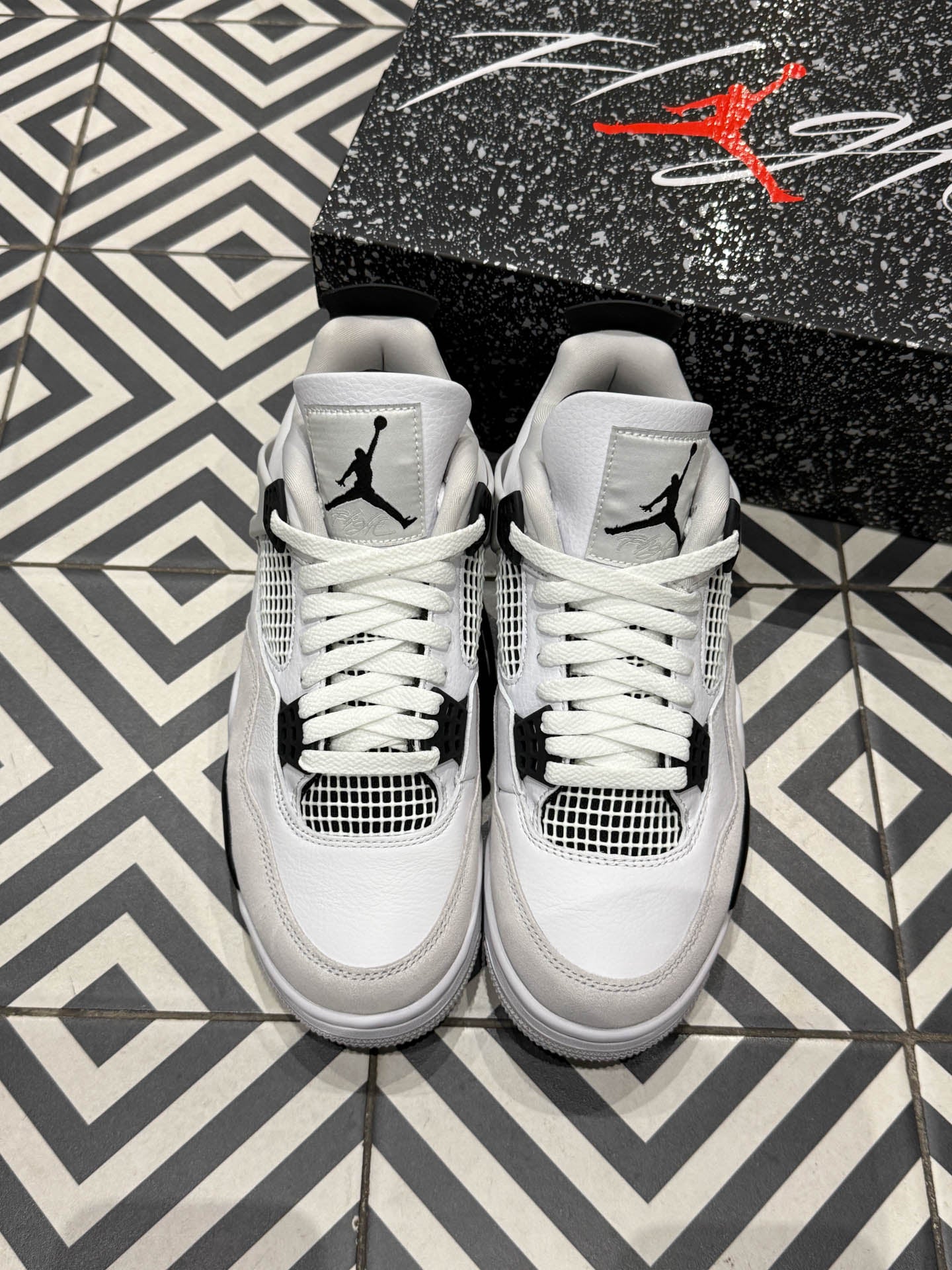 Jordan 4 Military Black (Taille 40)