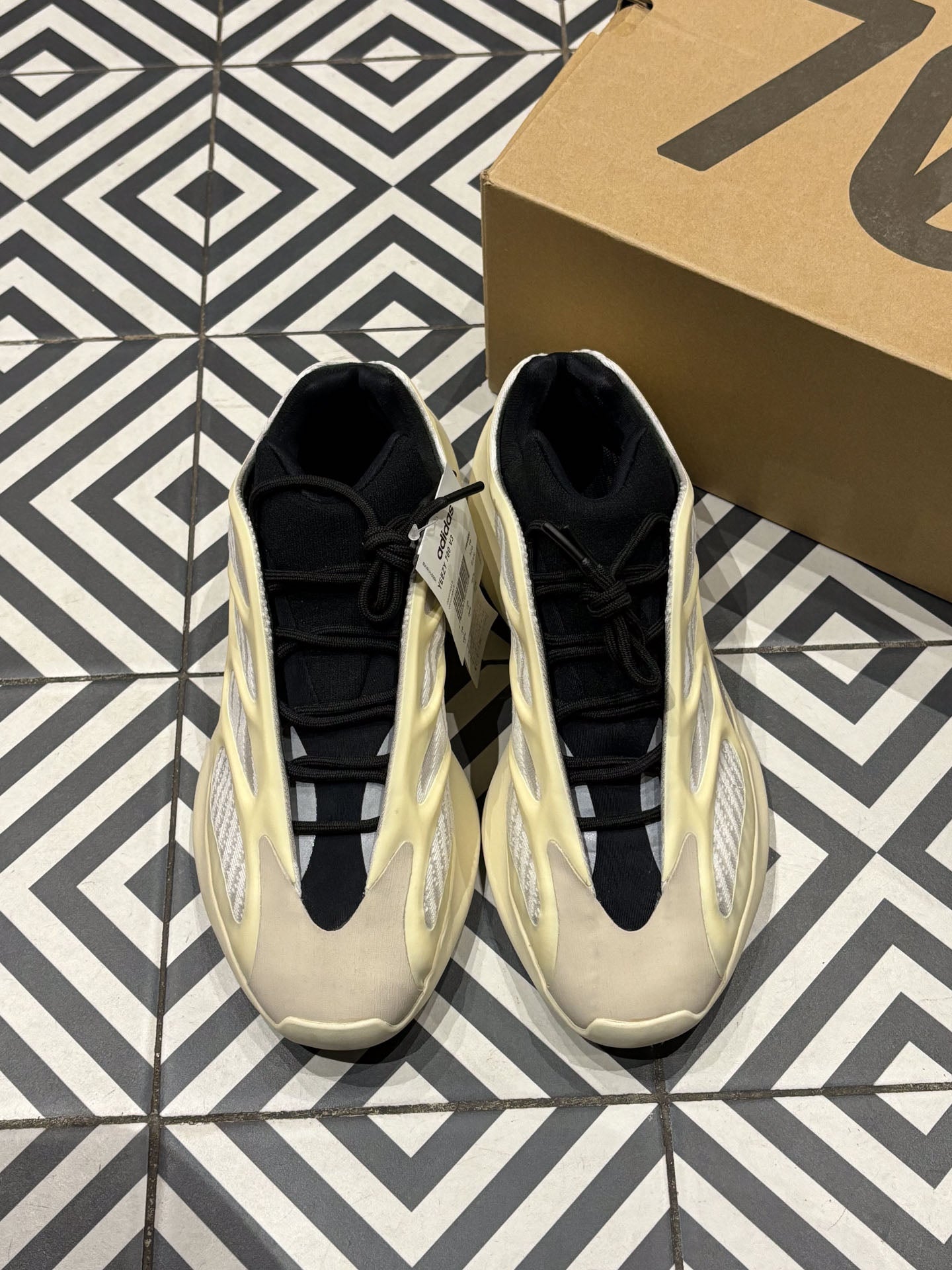 Yeezy 700 Azael (Taille 44,5)