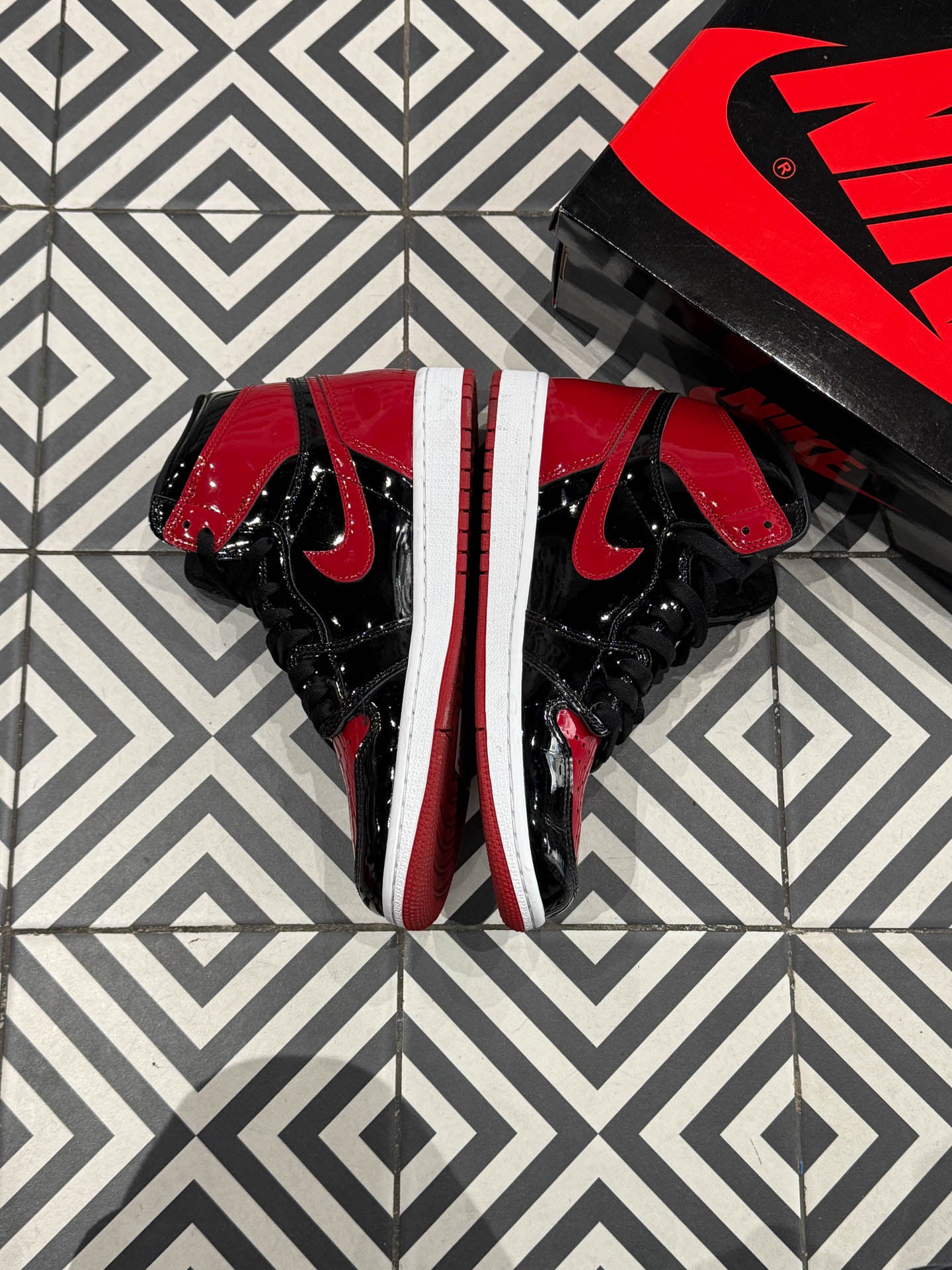 Jordan 1 High Patent Bred (Taille 43)