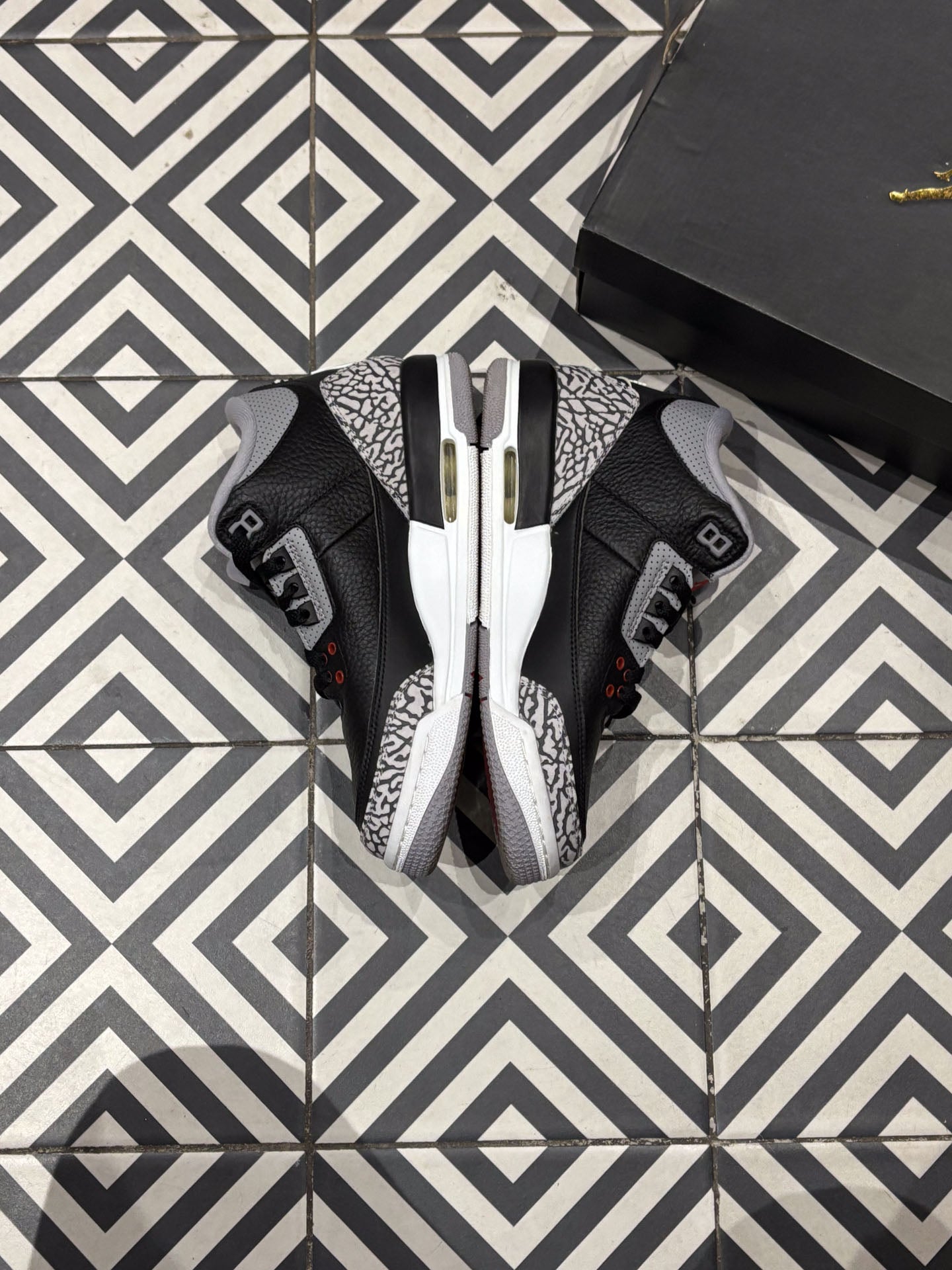 Jordan 3 Black Cement GS (Taille 39)