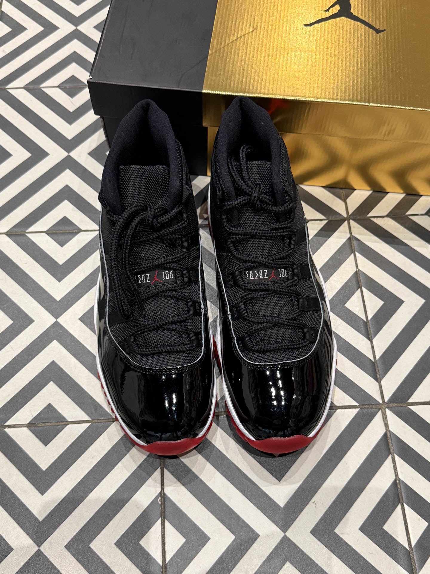 Jordan 11 Bred (Taille 43)