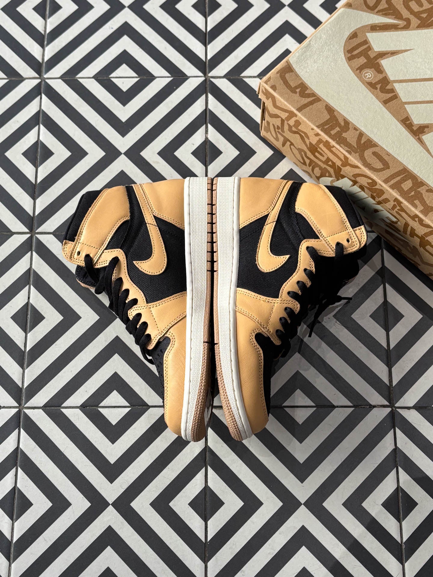 Jordan 1 High heirloom (Taille 43)