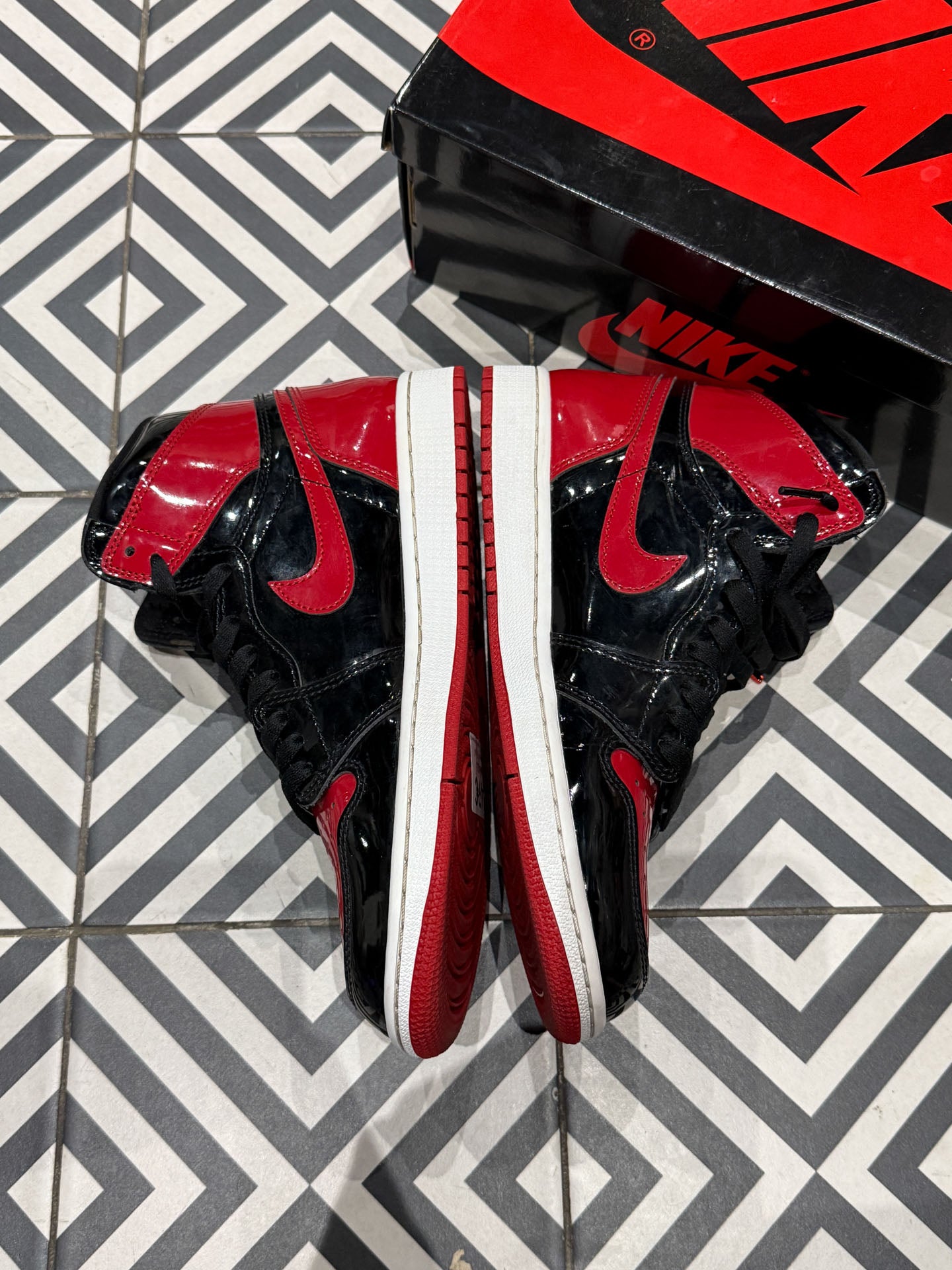 Jordan 1 High Patent Bred (Taille 42,5)