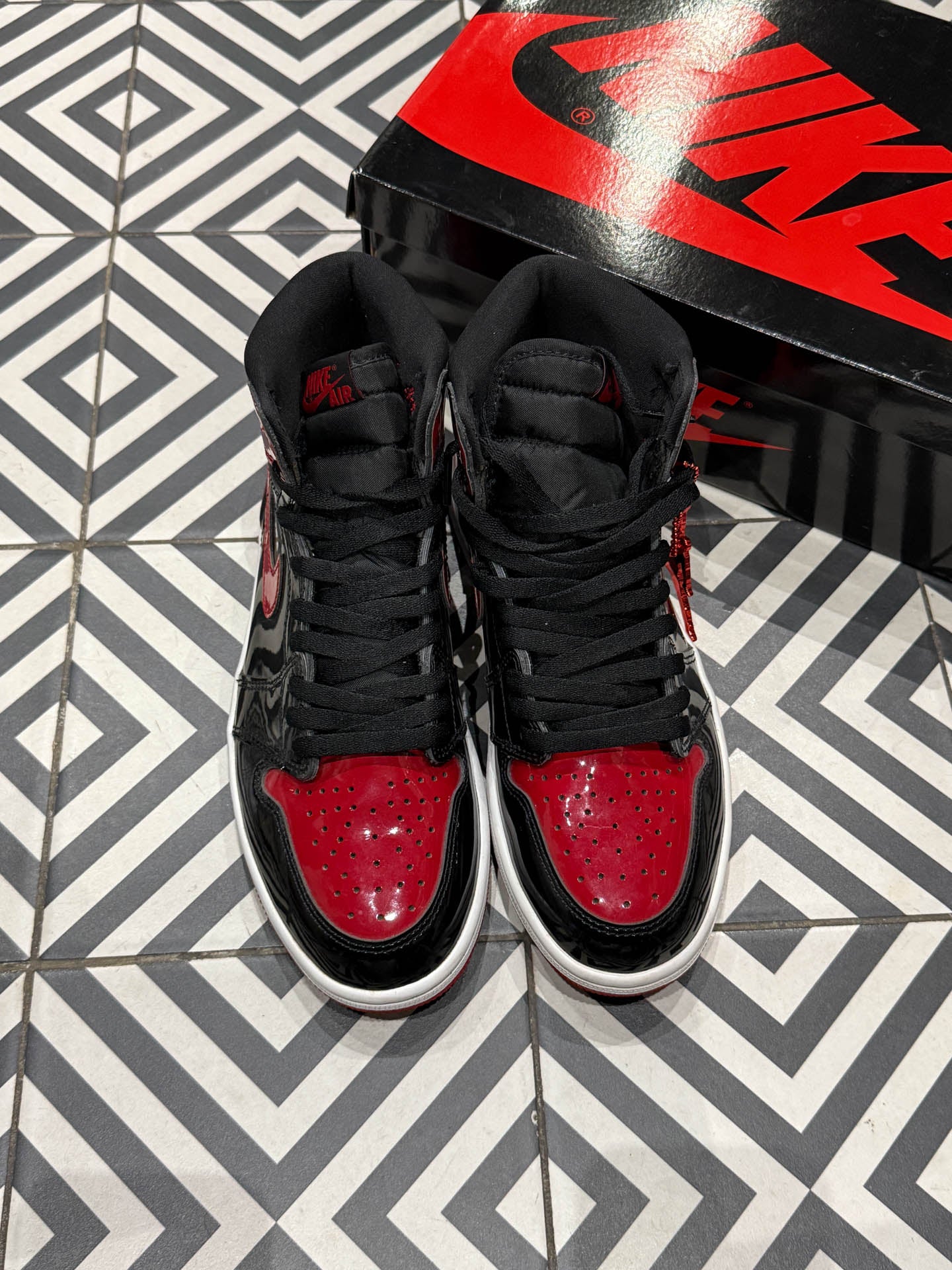 Jordan 1 High Patent Bred (Taille 42,5)