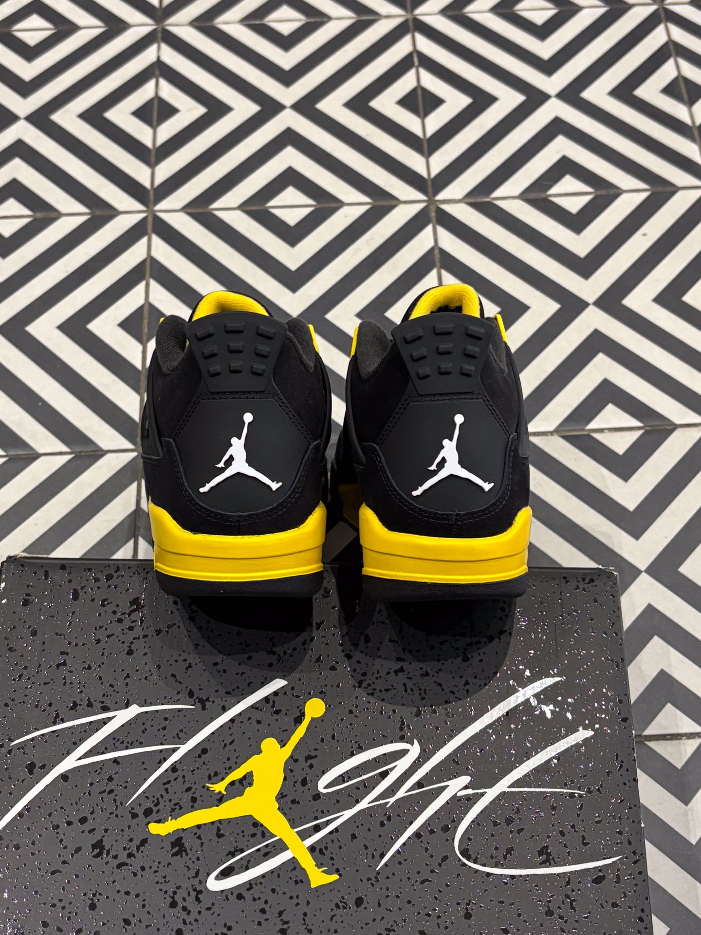 Jordan 4 Thunder GS (Taille 36,5)