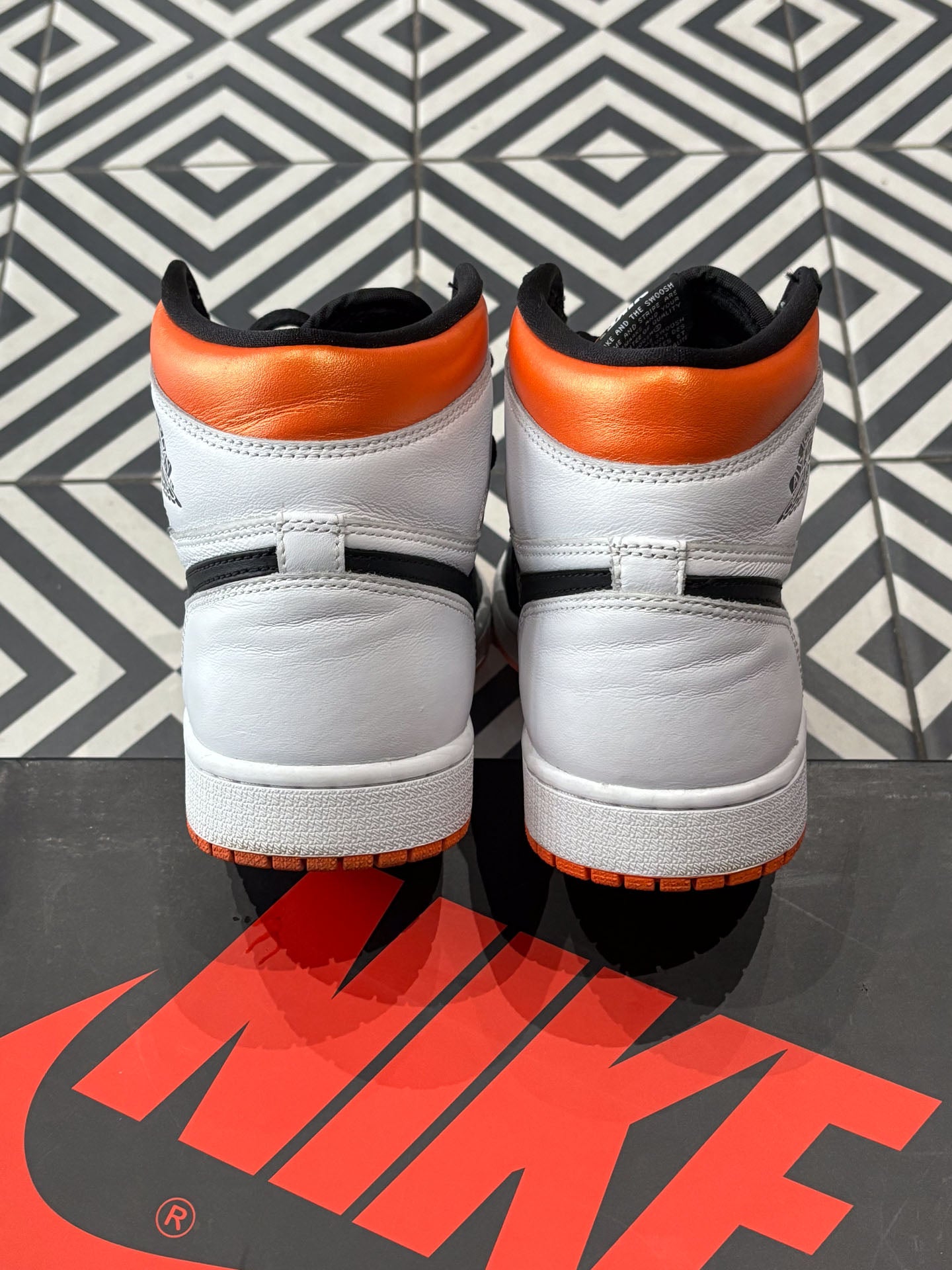 Jordan 1 Electro orange (Taille 43)