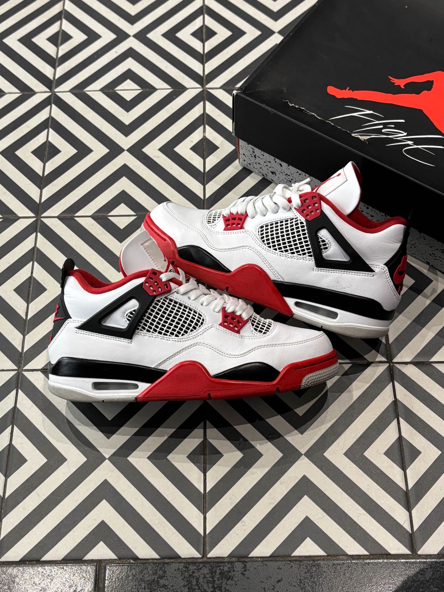 Jordan 4 Fire red (Taille 43)