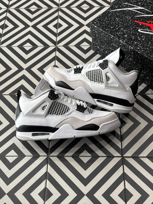 Jordan 4 Military Black (Taille 41/44)