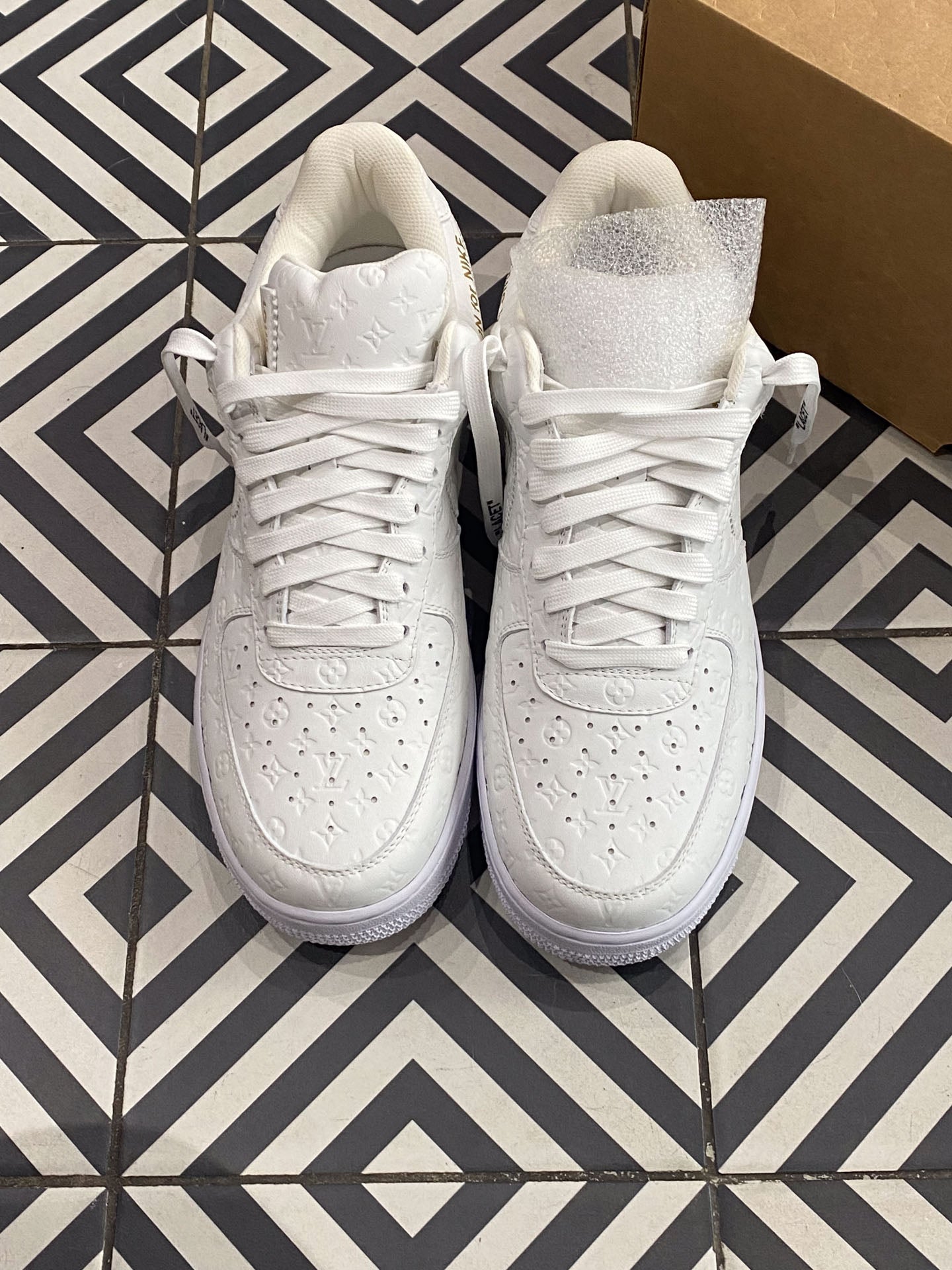 Air Force 1 Louis Vuitton White (Taille 42,5)