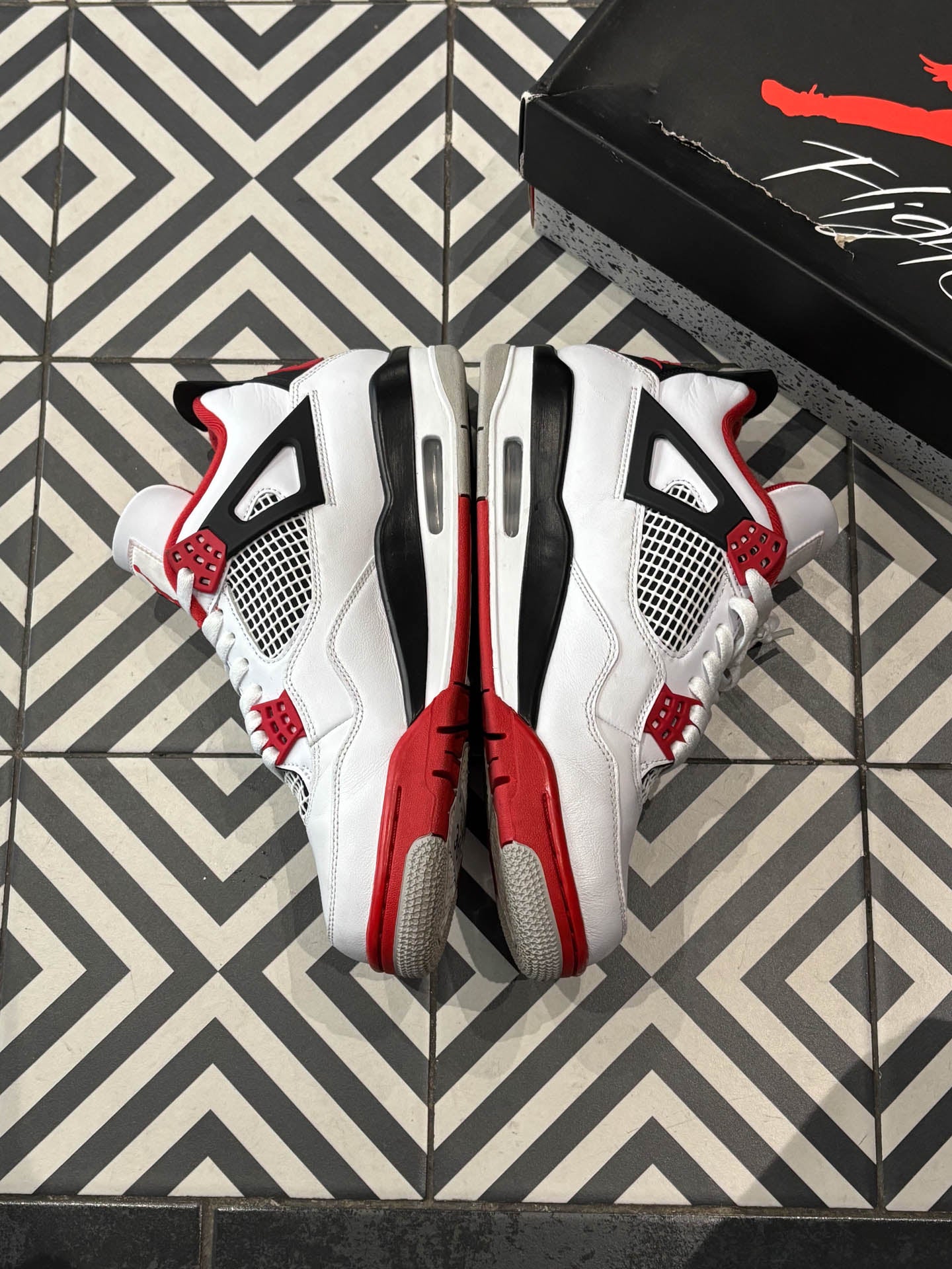 Jordan 4 Fire red (Taille 43)