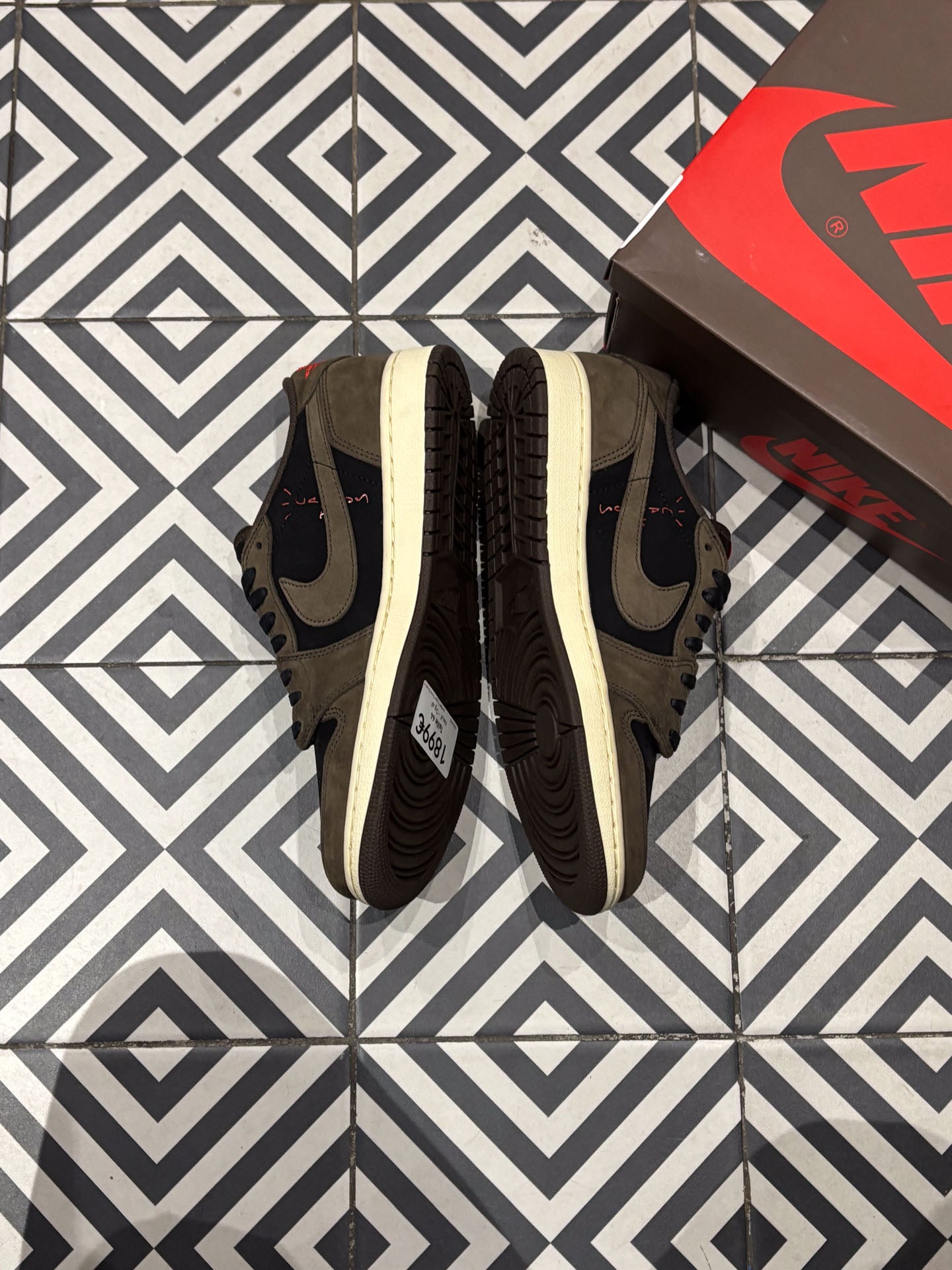 Jordan 1 Low Travis Scott Mocha (Taille 44)