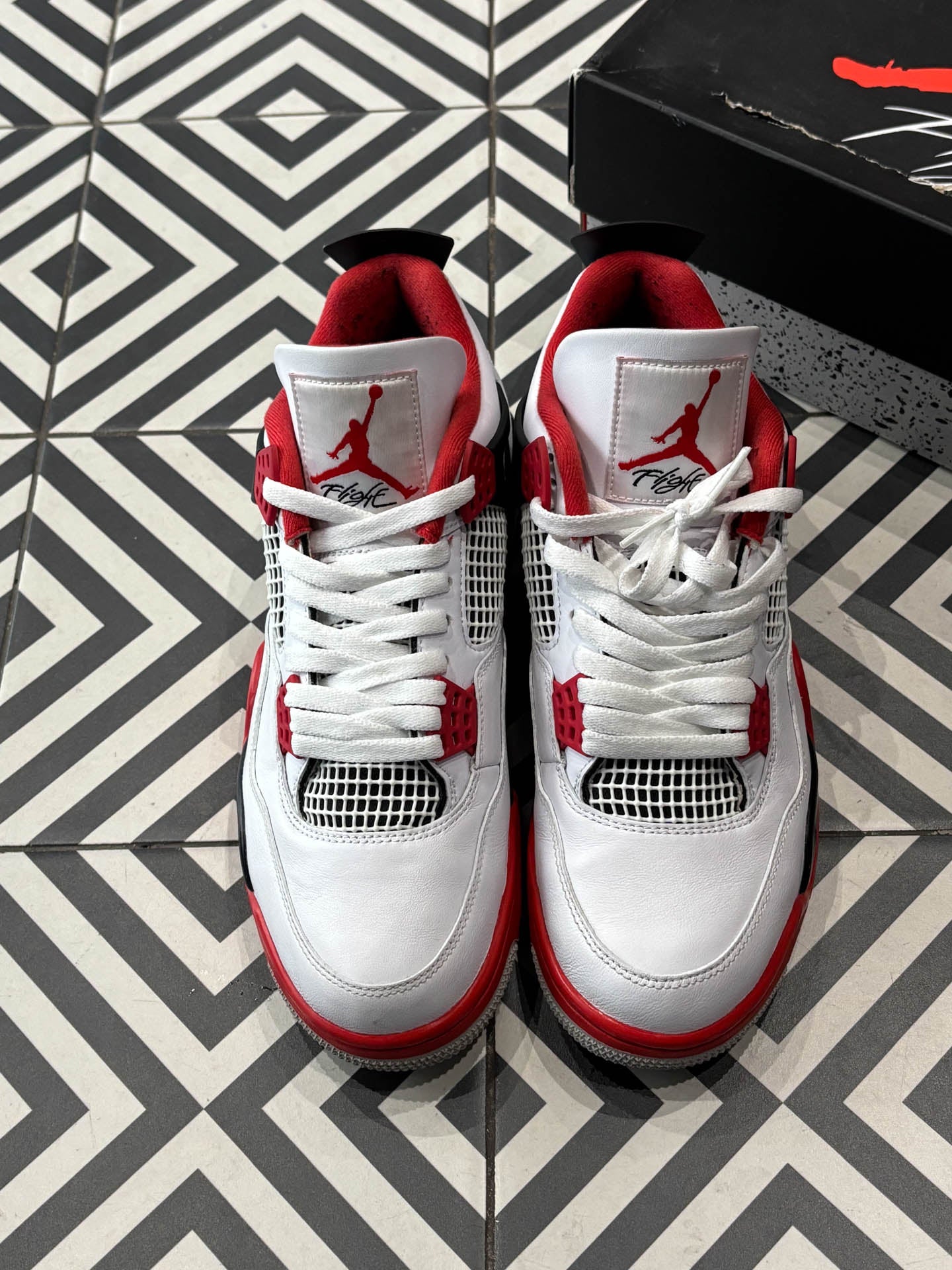 Jordan 4 Fire red (Taille 43)