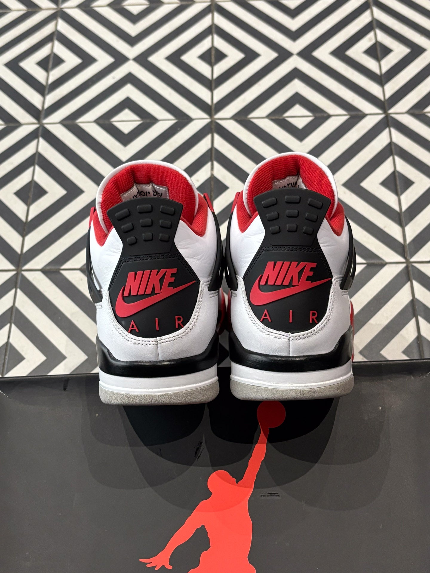 Jordan 4 Fire red (Taille 43)