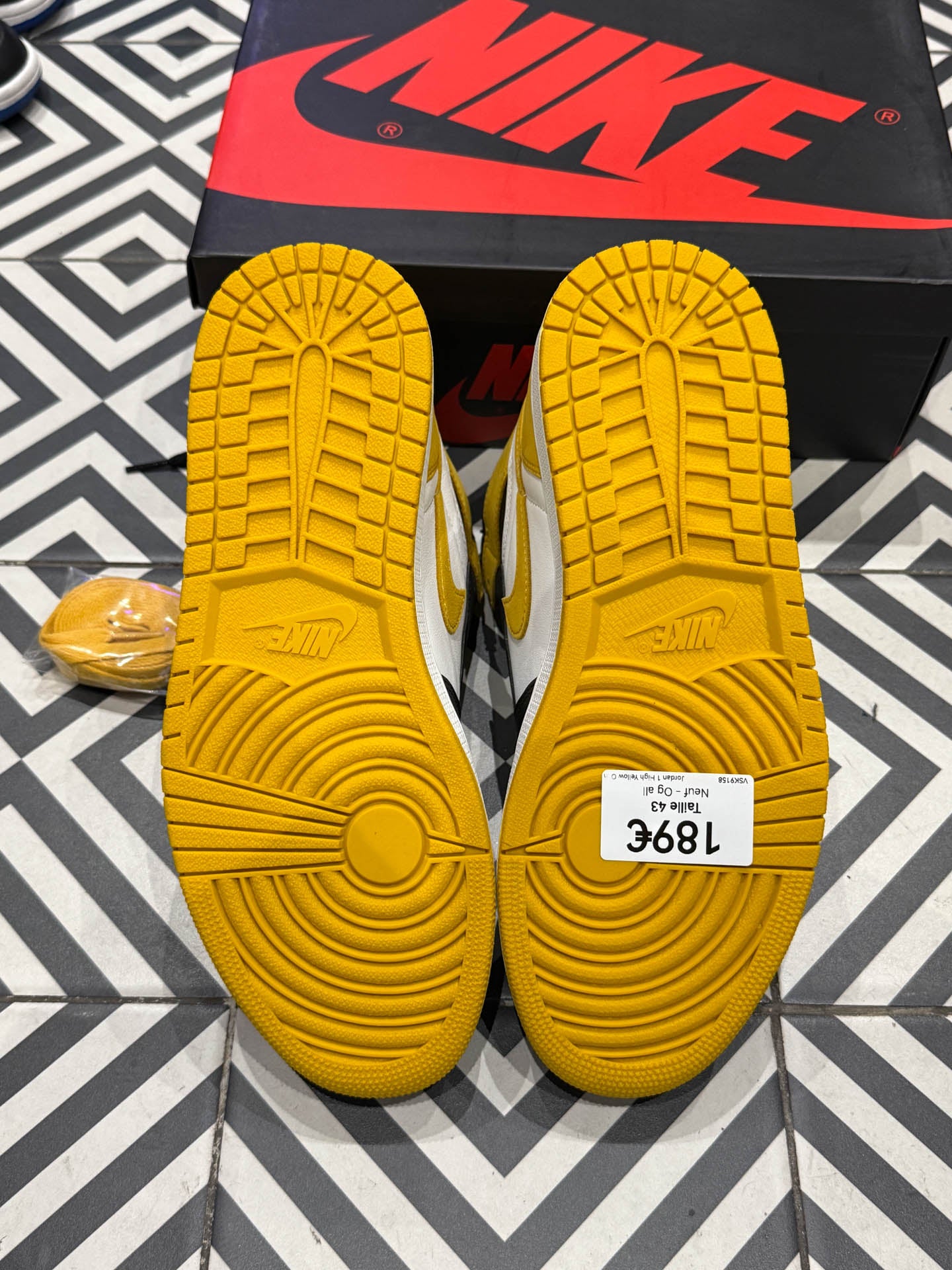 Jordan 1 High Yellow Ochre (Taille 43)