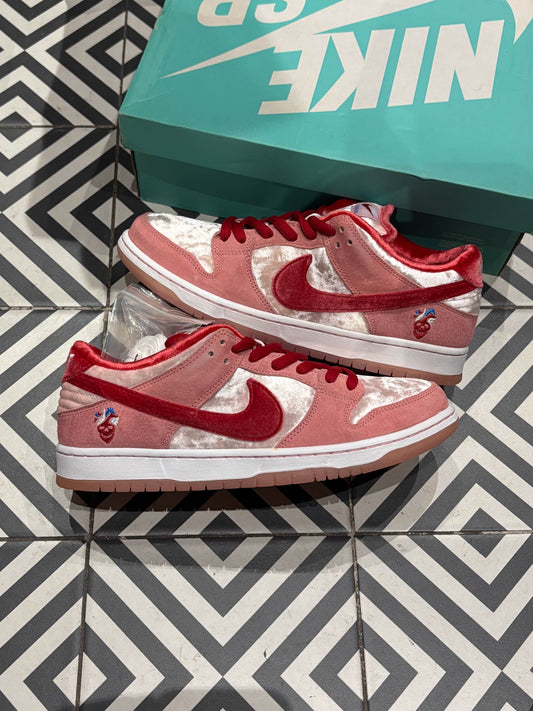 Dunk SB Strange Love (Taille 44)