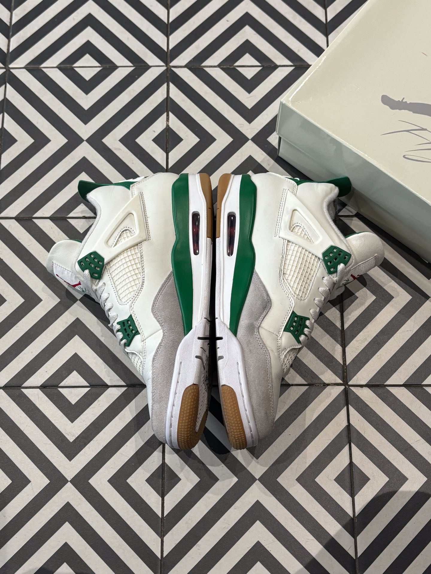 Jordan 4 SB pine Green (Taille 45)