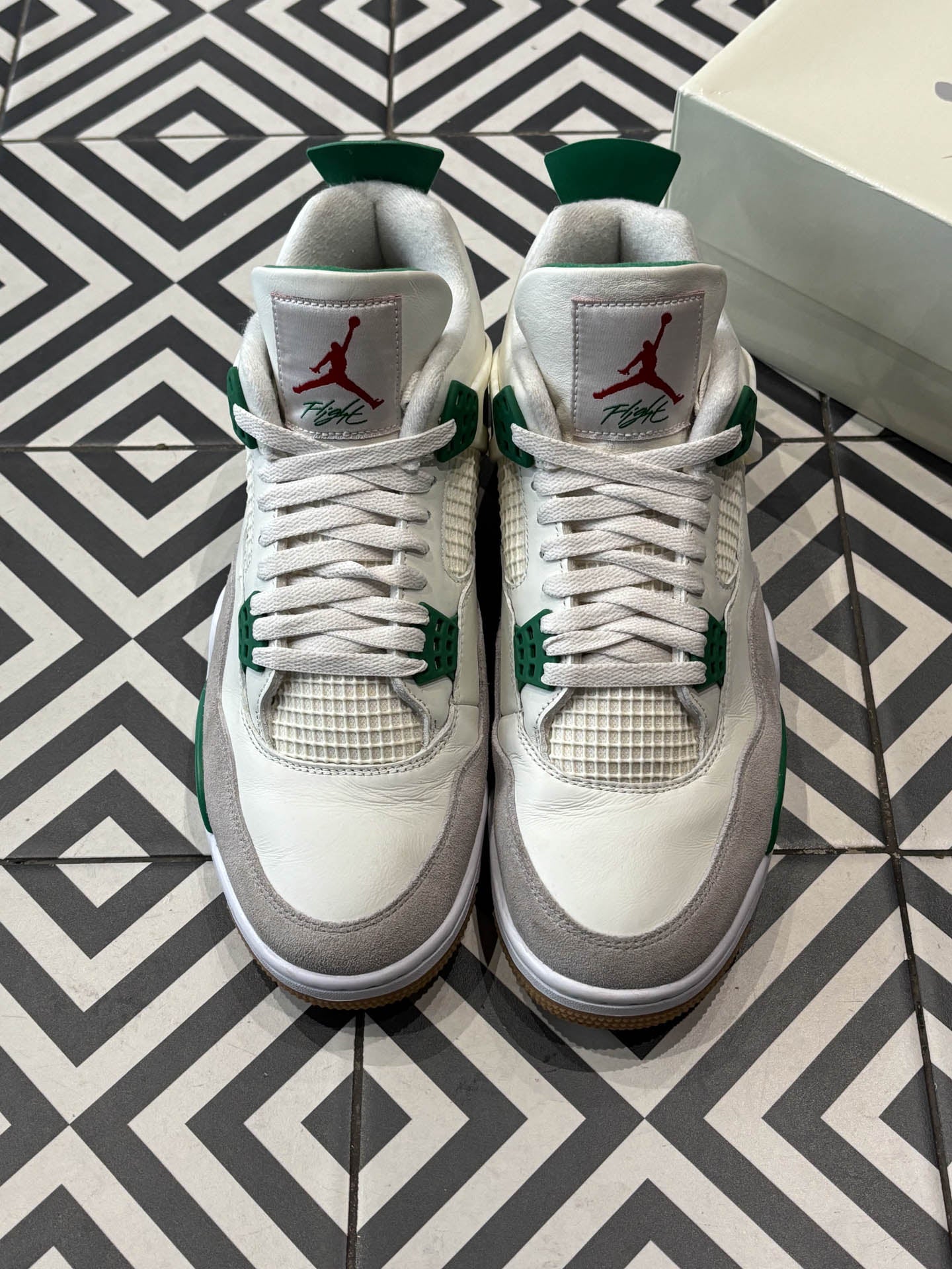 Jordan 4 SB pine Green (Taille 45)