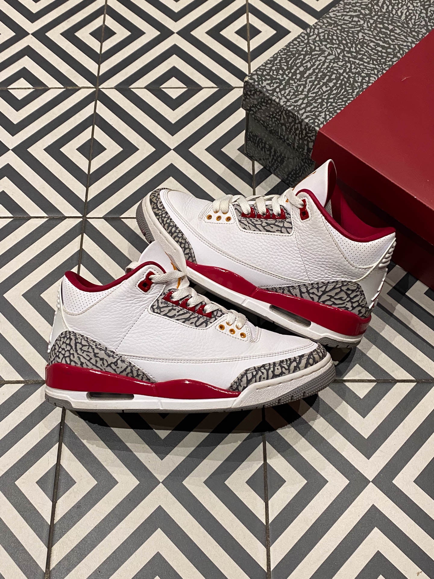 Jordan 3 Cardinal Red (Taille 40)