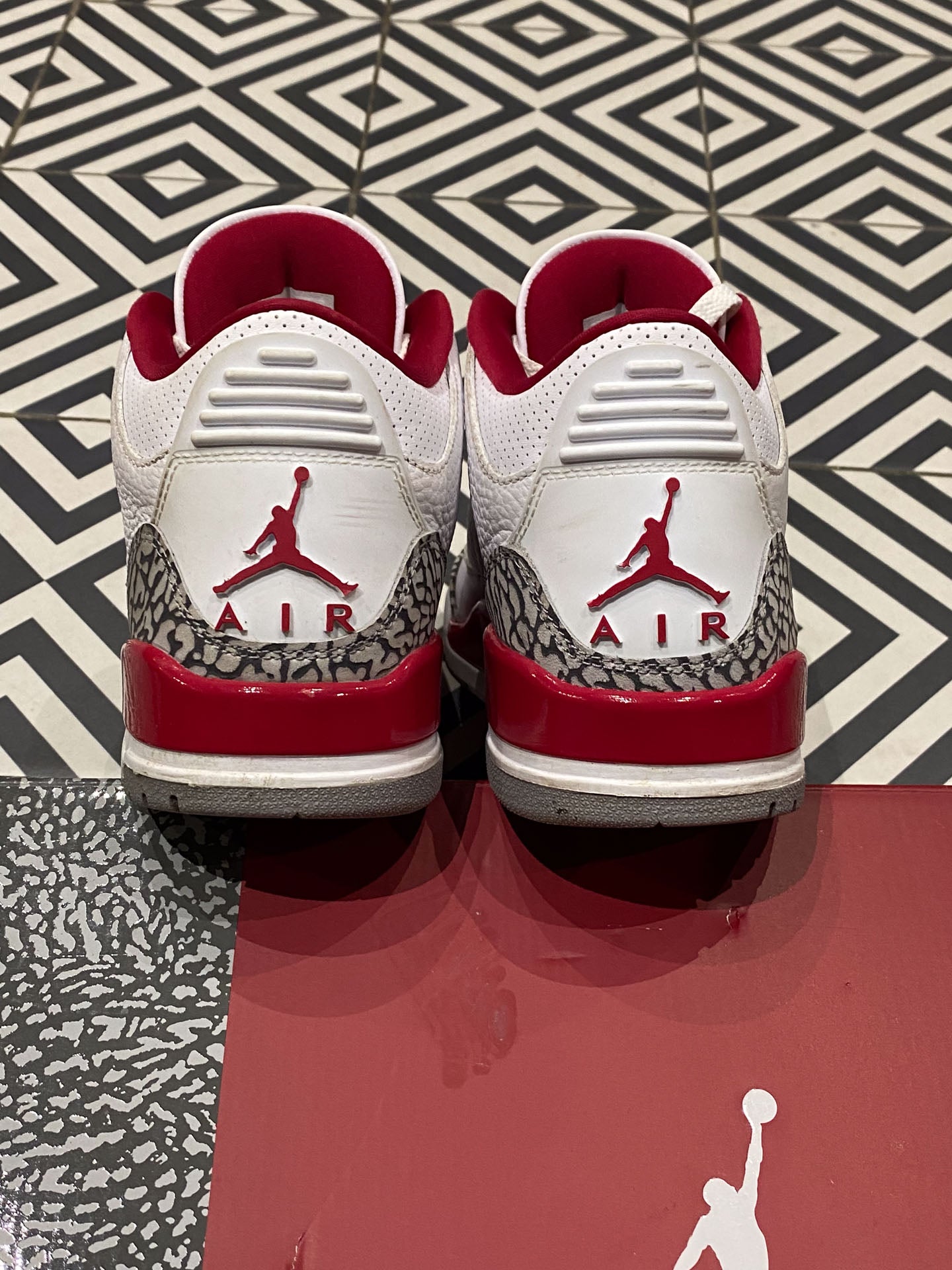 Jordan 3 Cardinal Red (Taille 40)