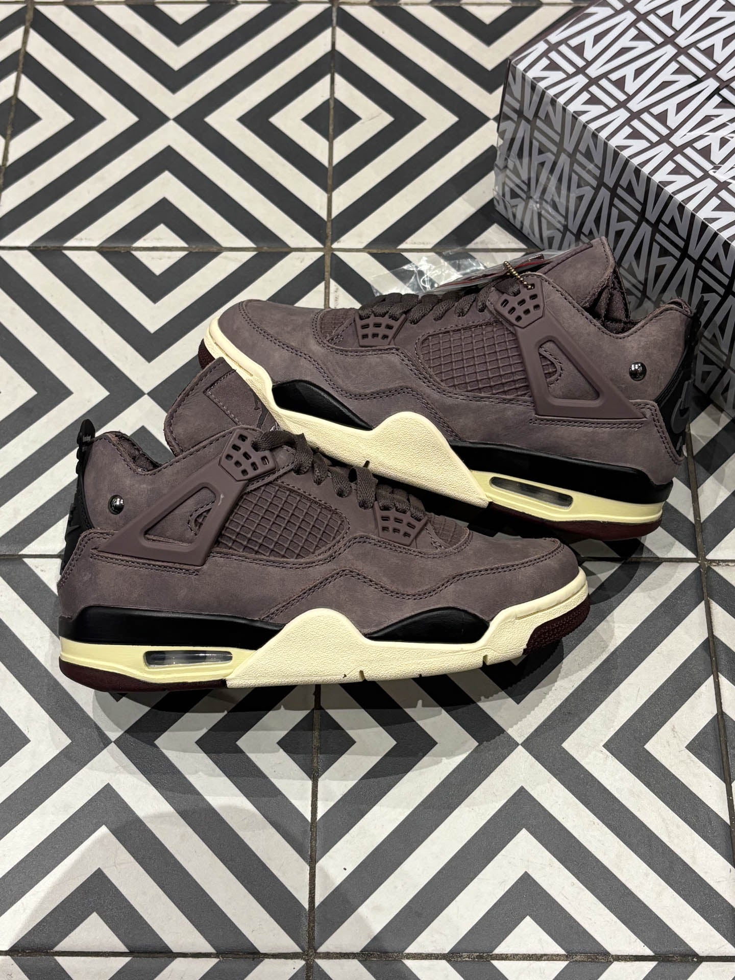 Jordan 4 A Ma Maniere (Taille 37,5)