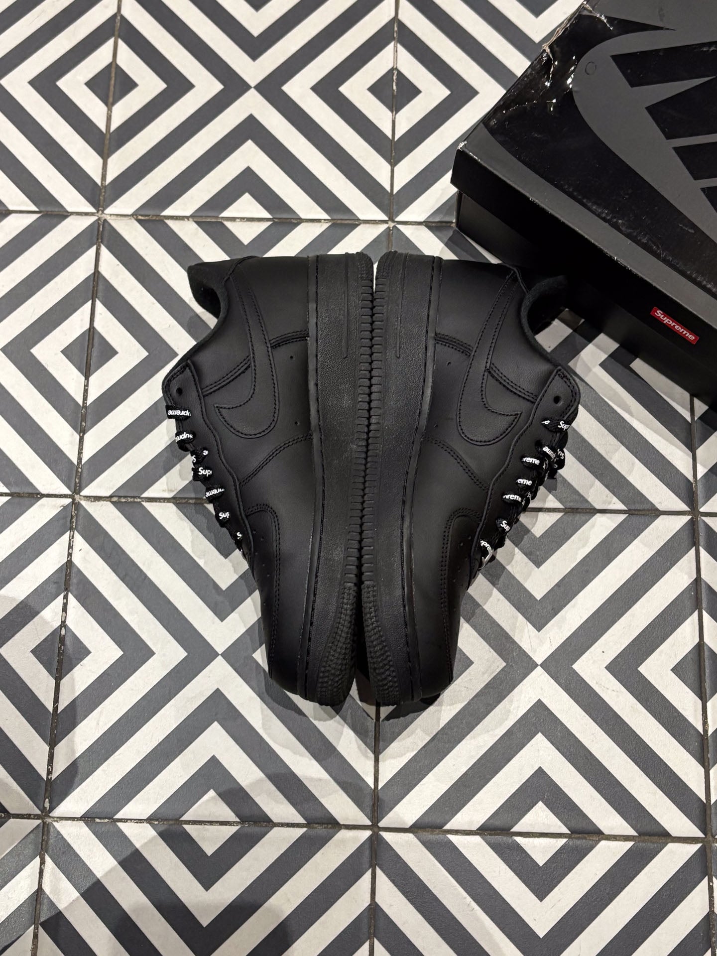 Air Force 1 Supreme Black (Taille 42)