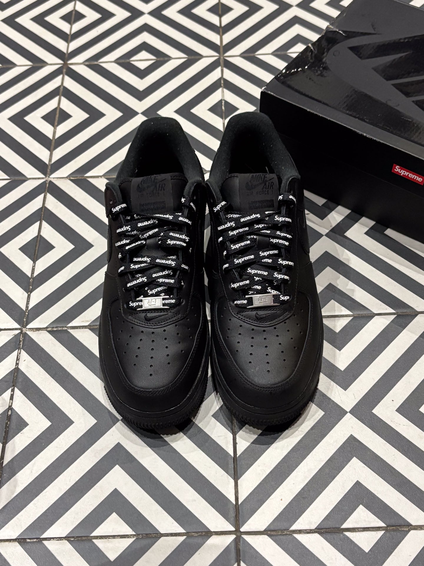 Air Force 1 Supreme Black (Taille 42)