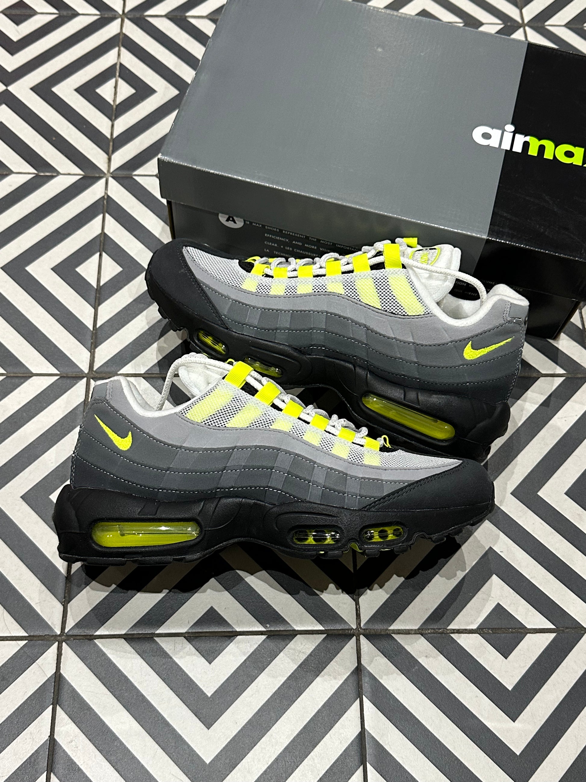 Nike 95 neon on sale