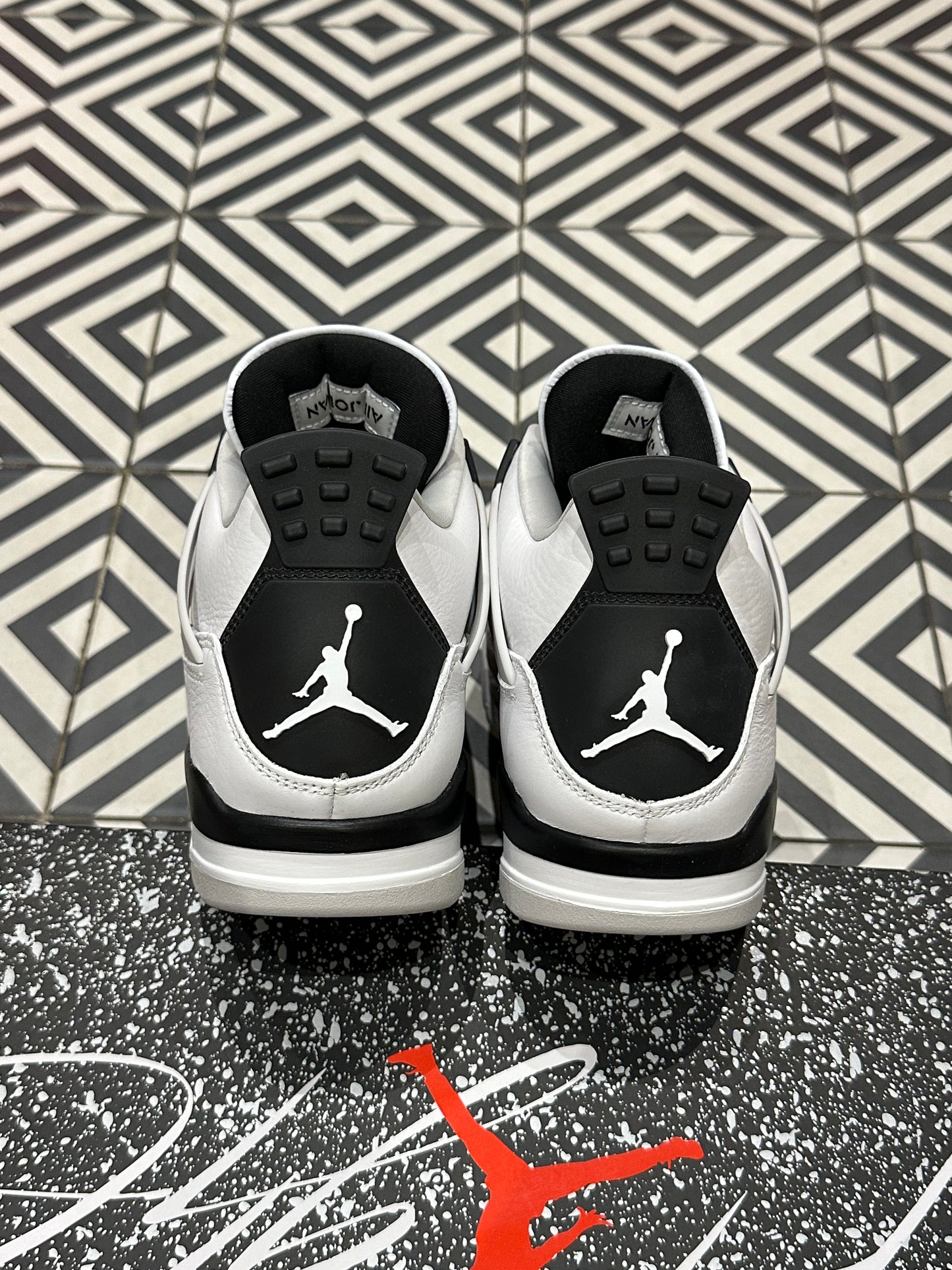 Jordan 4 Military Black (Taille 42,5)