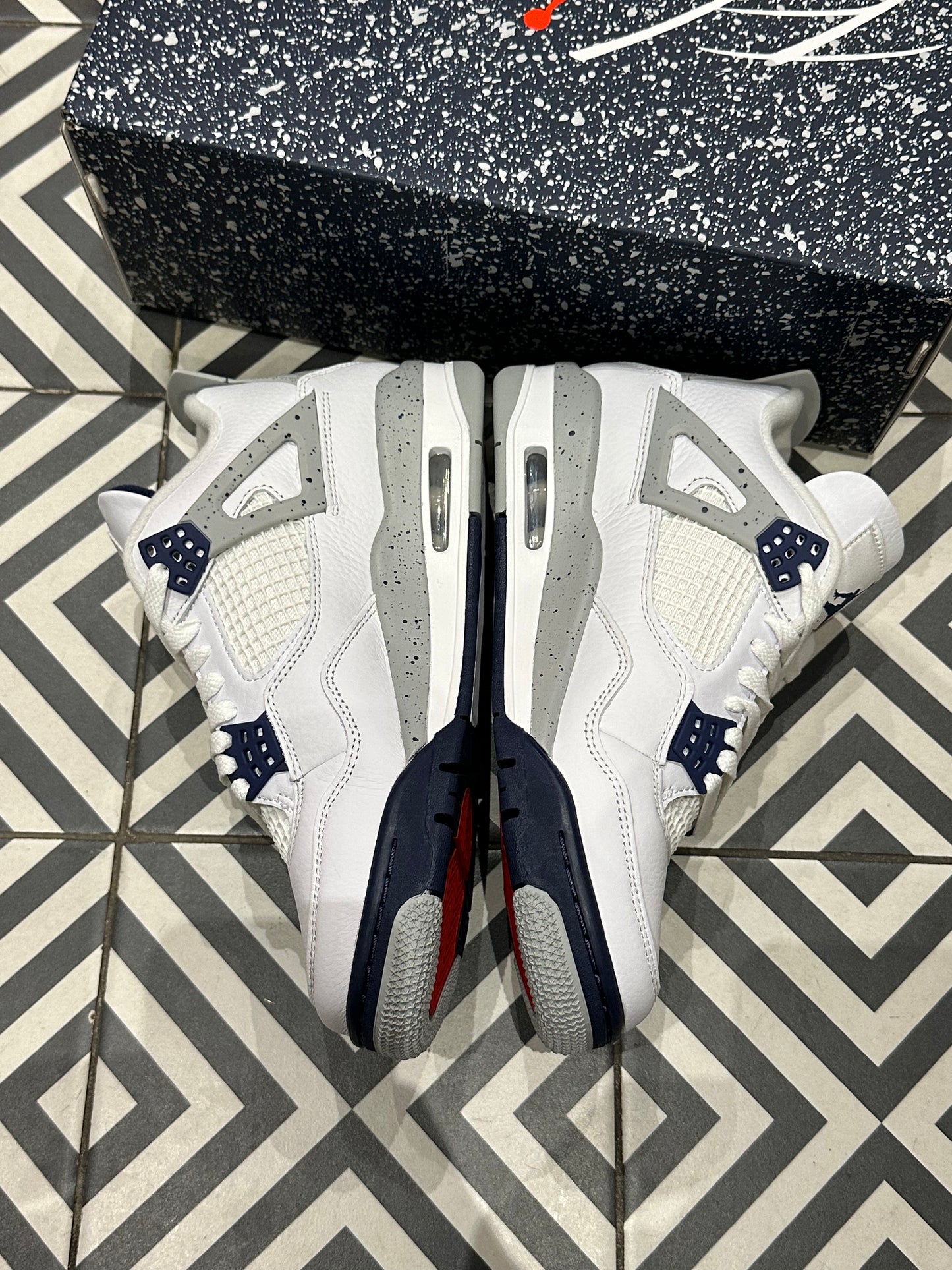 Jordan 4 Midnight Navy (Taille 40,5)