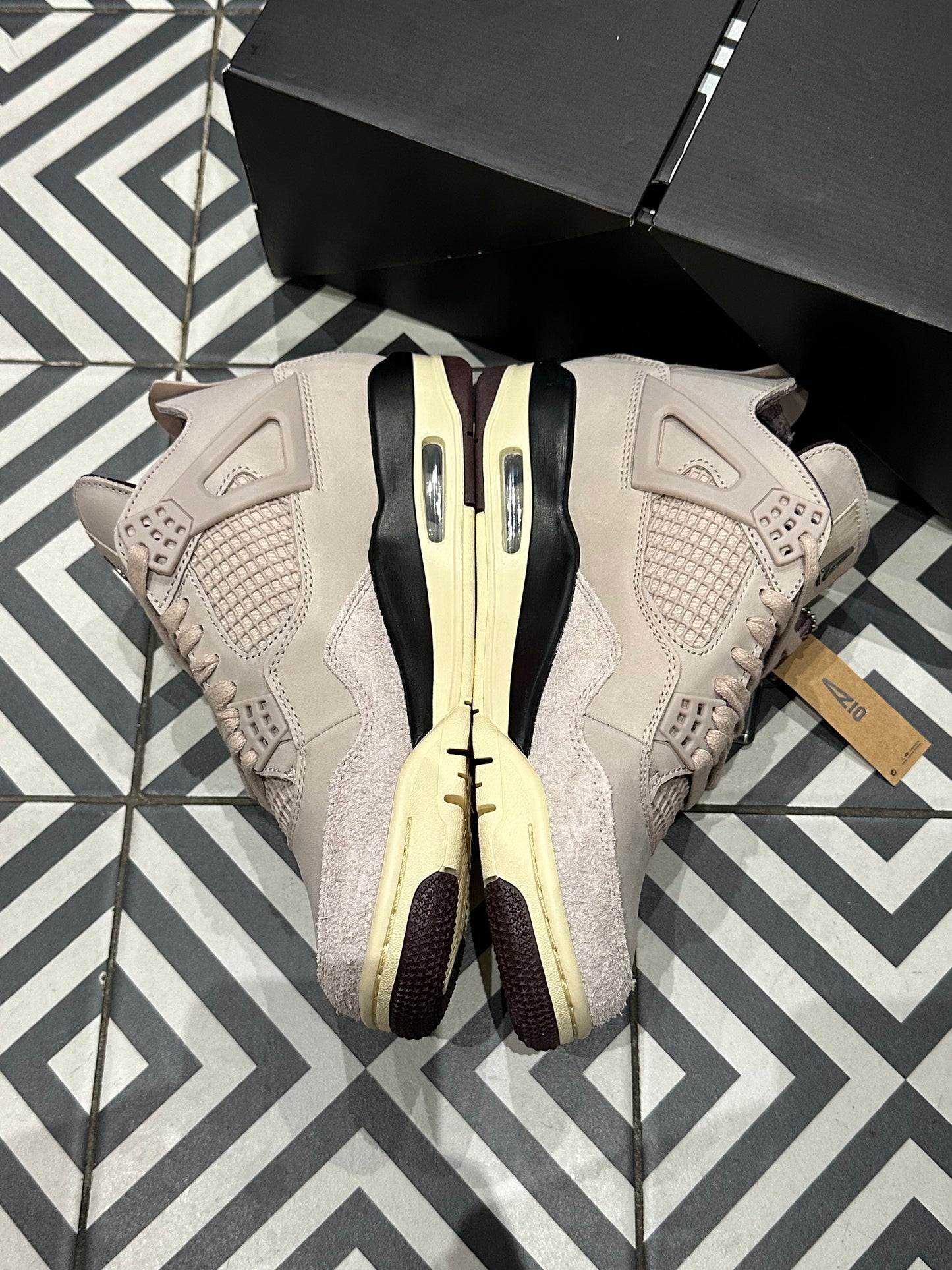 Jordan 4 A Ma Maniere Phantom (Taille 39)