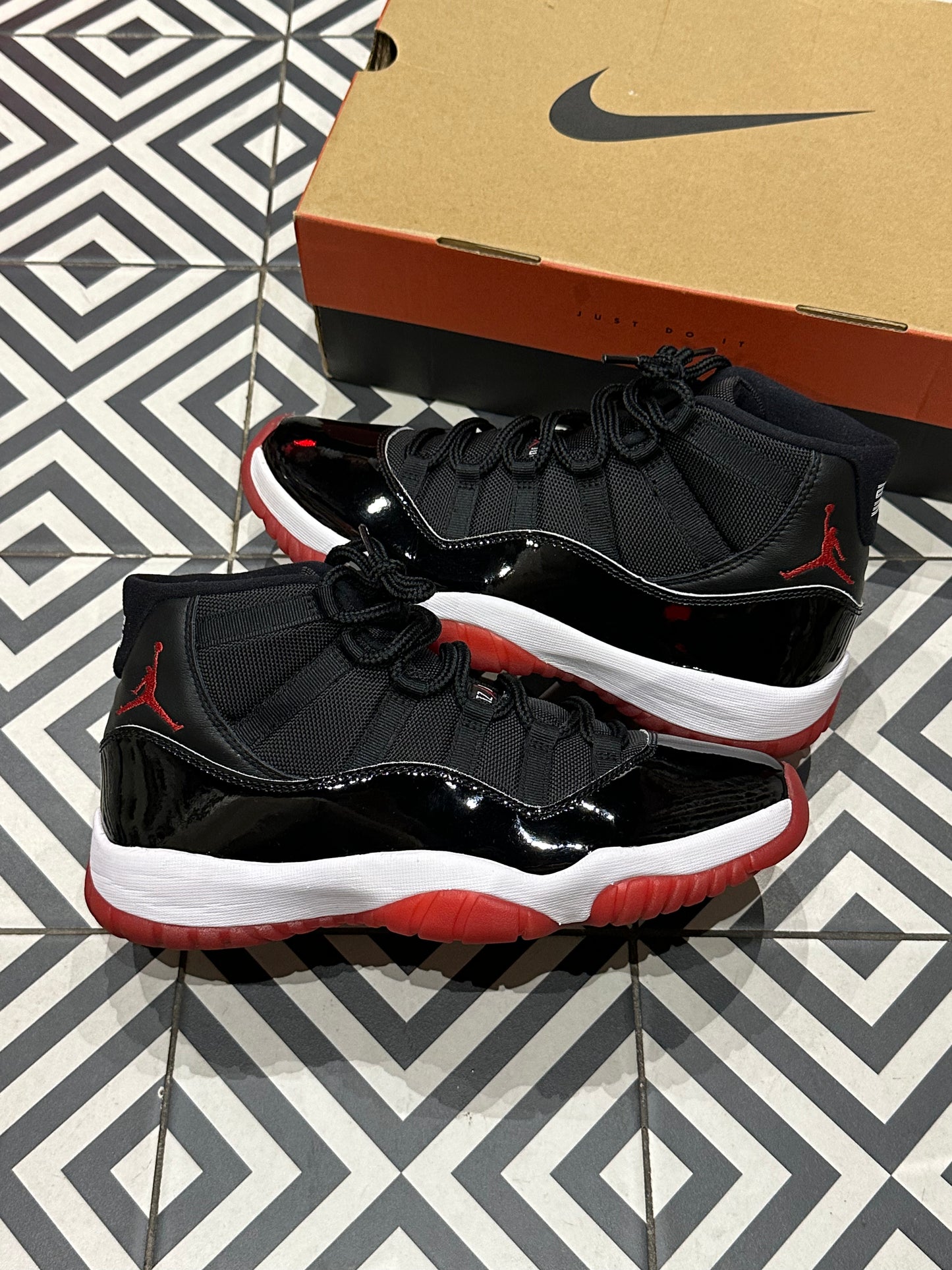 Jordan 11 Bred (Taille 44)