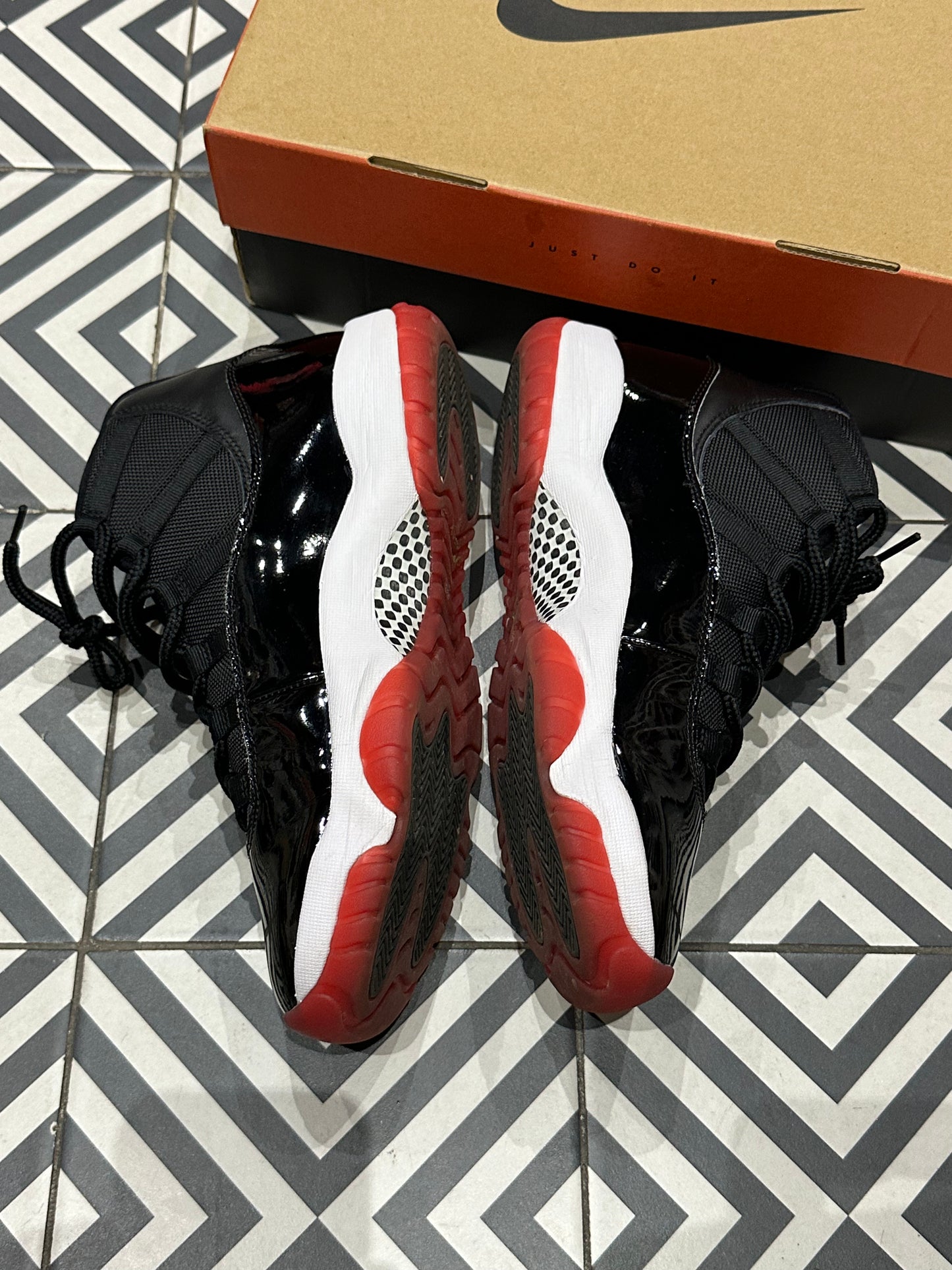 Jordan 11 Bred (Taille 44)