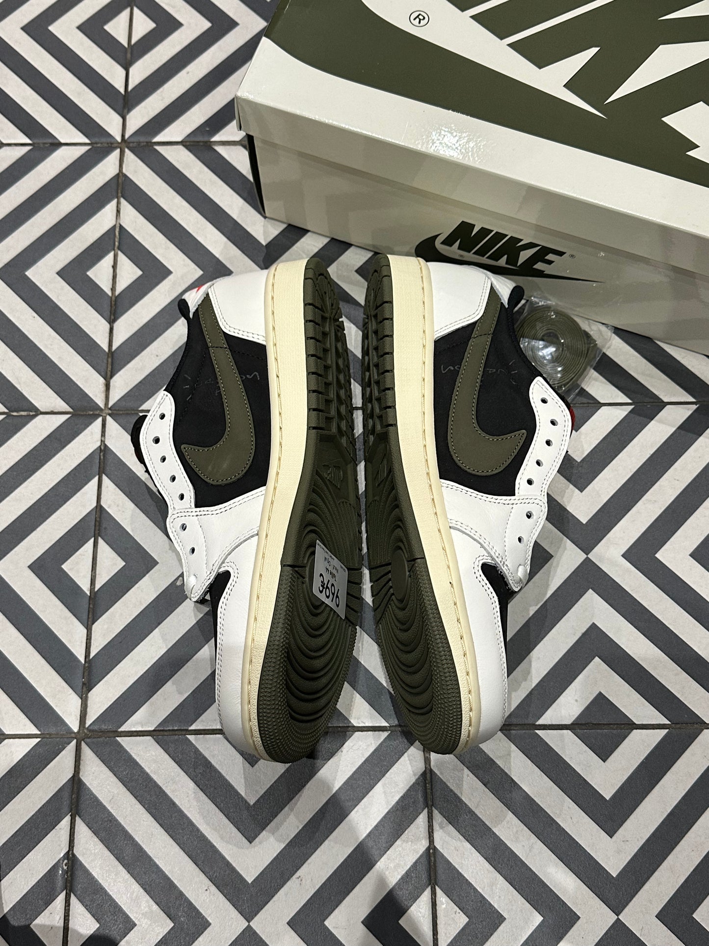 Jordan 1 Low Travis Scott Olive (Taille 44)