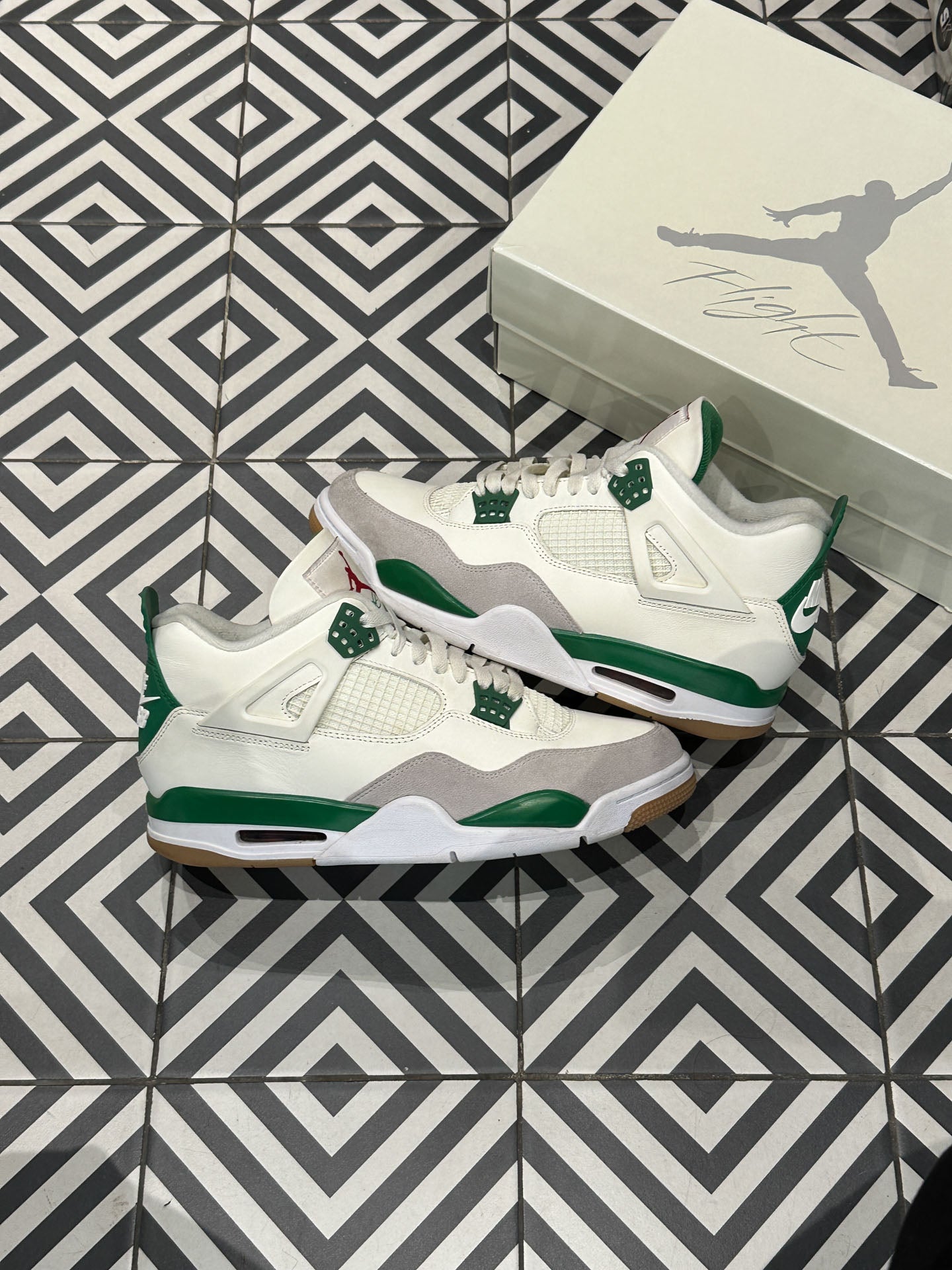 Jordan 4 SB Pine Green (Taille 45)