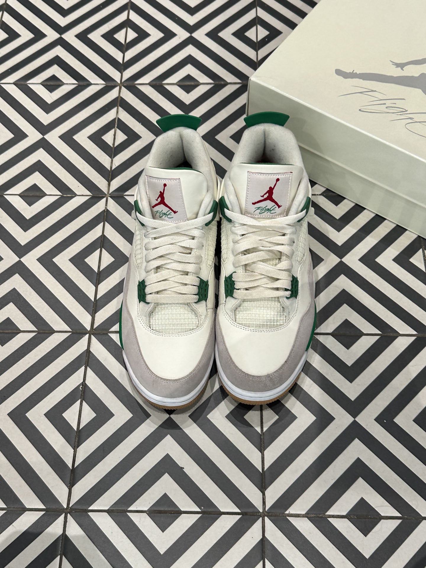 Jordan 4 SB Pine Green (Taille 45)