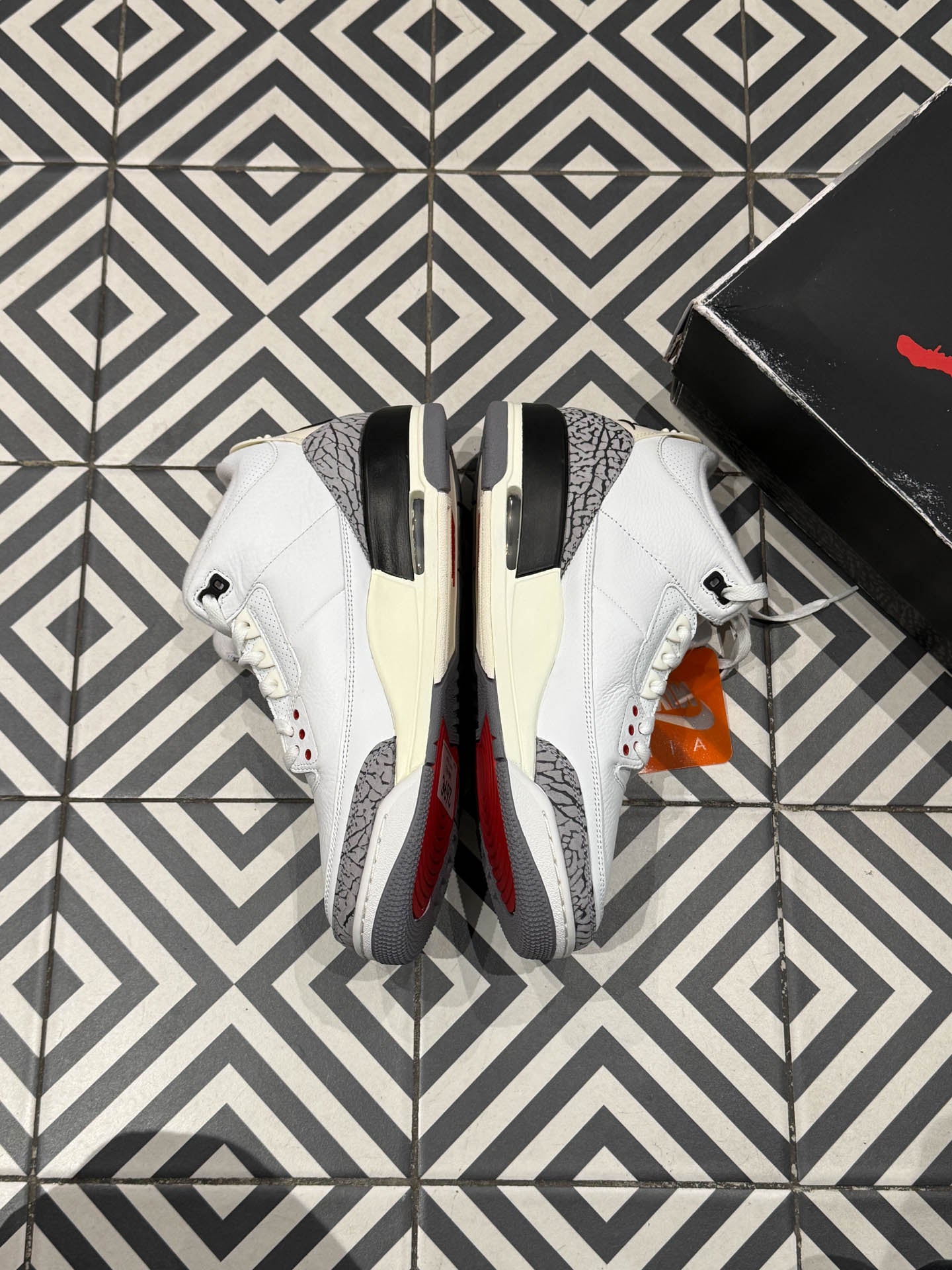 Jordan 3 White Cement Reimagined (Taille 40)