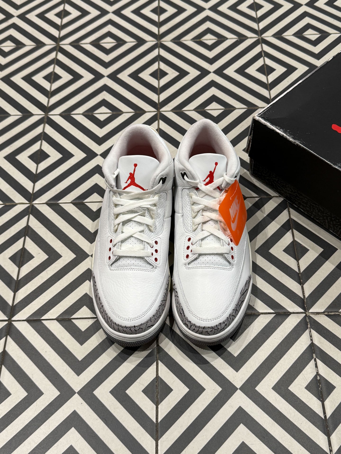 Jordan 3 White Cement Reimagined (Taille 40)