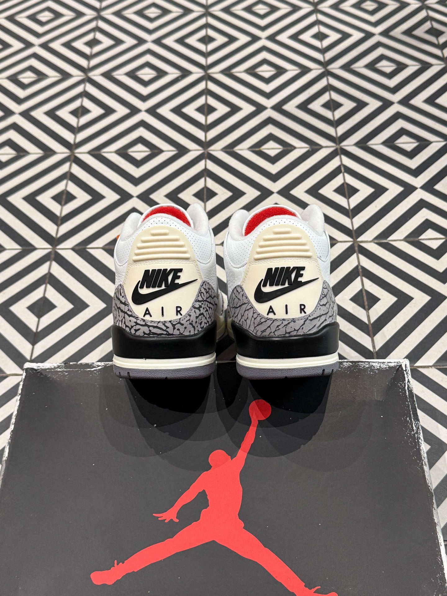 Jordan 3 White Cement Reimagined (Taille 40)