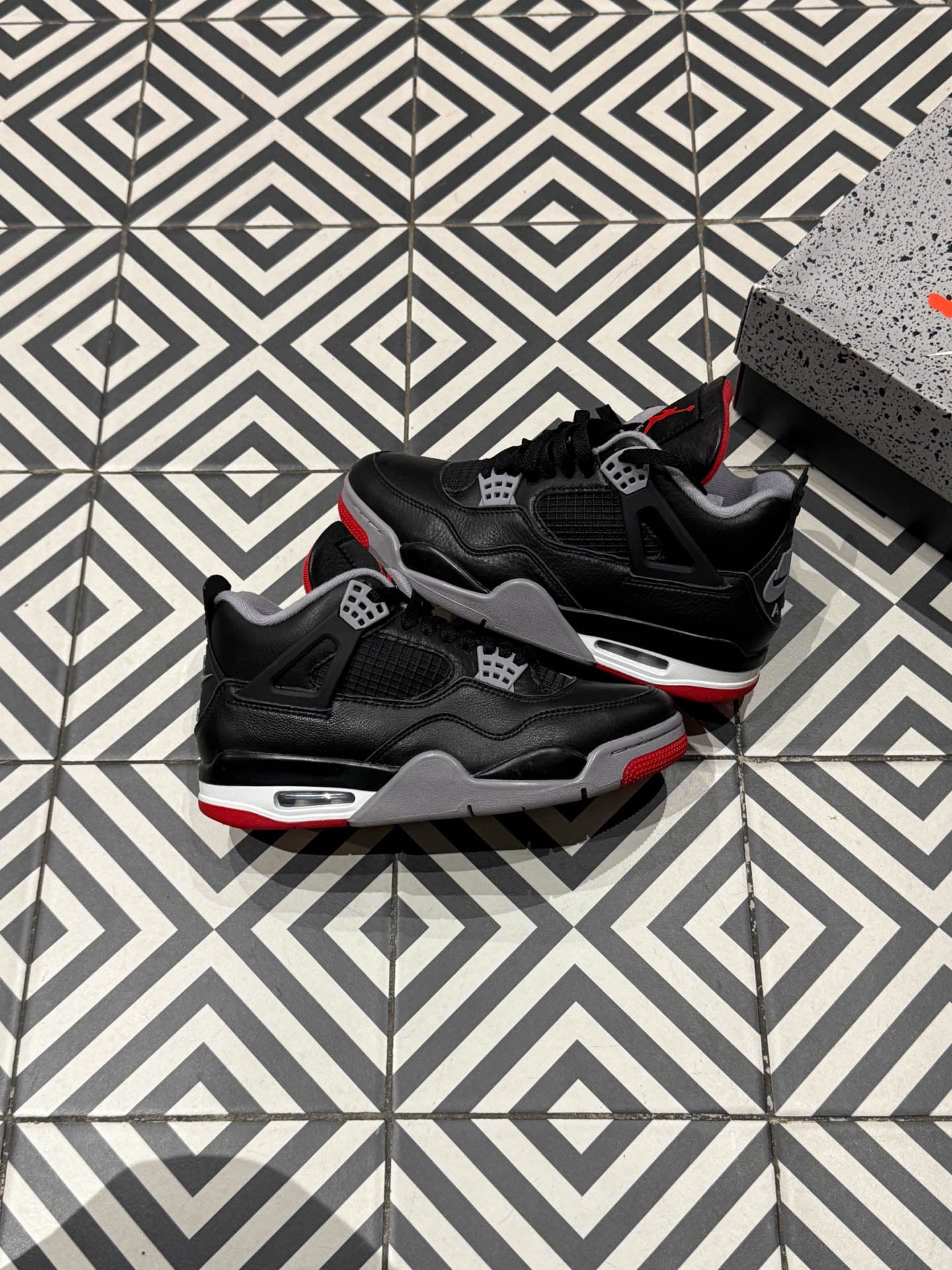 Jordan 4 Bred Reimagined (Taille 40)