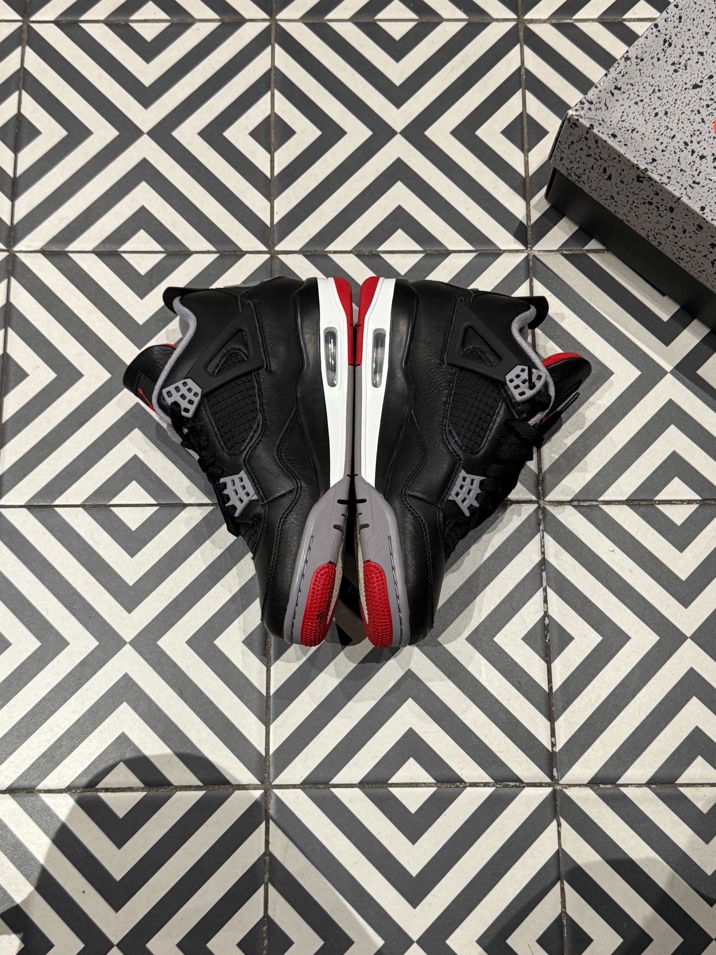 Jordan 4 Bred Reimagined Taille 40