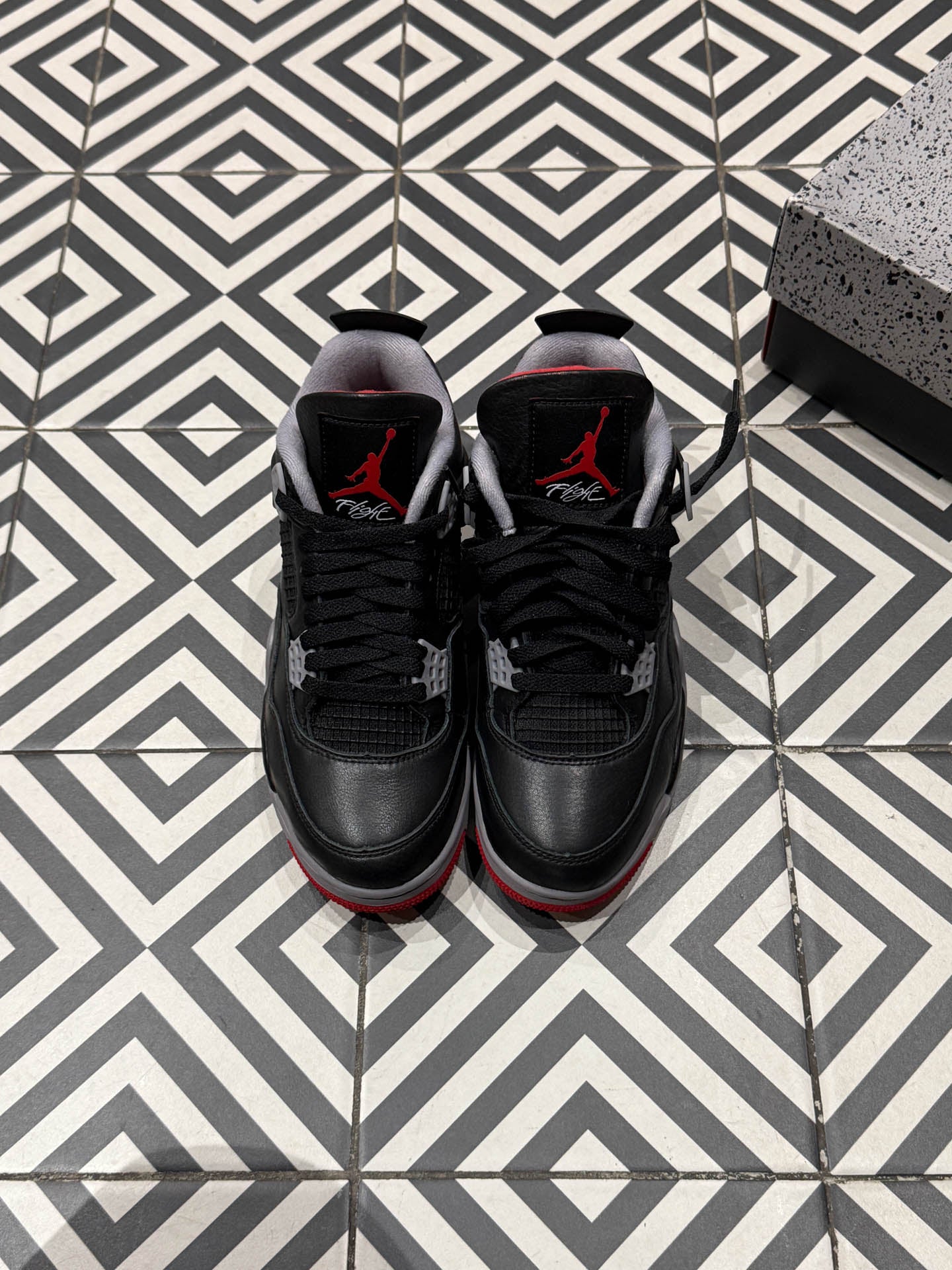 Jordan 4 Bred Reimagined (Taille 40)