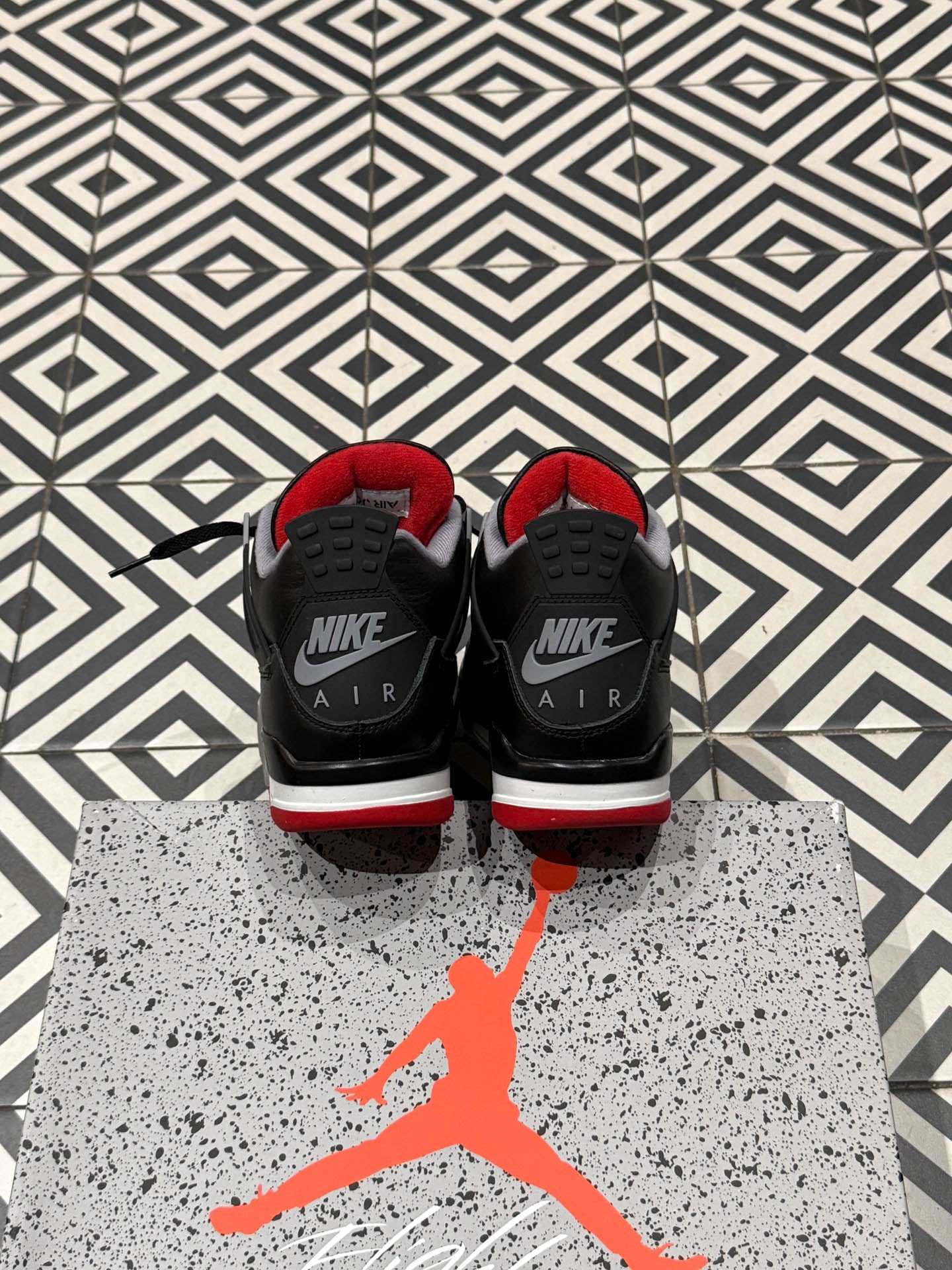 Jordan 4 Bred Reimagined (Taille 40)