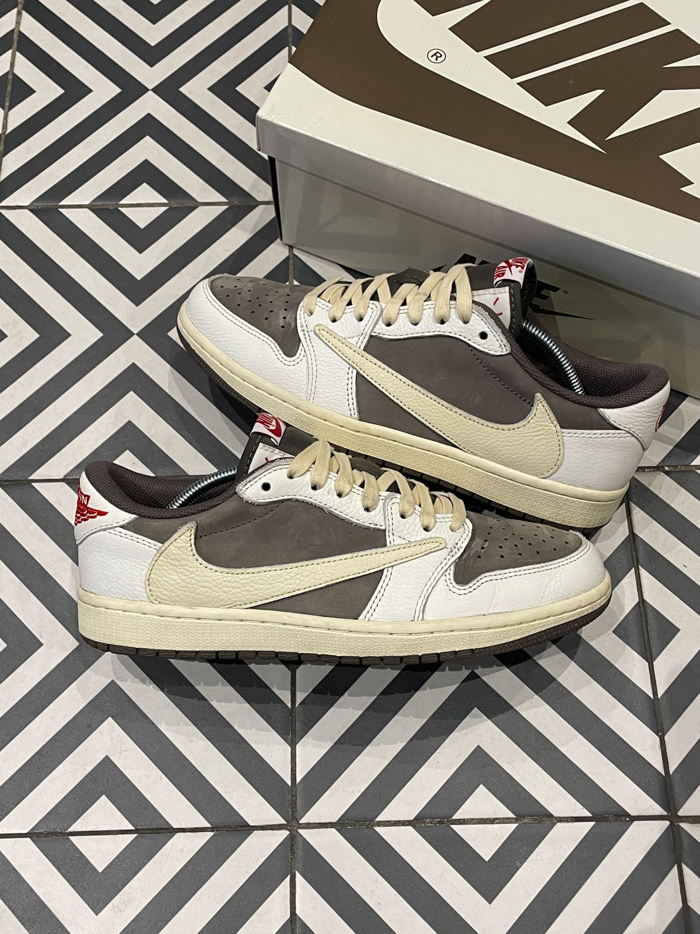 Jordan 1 Low Travis Scott Reverse Mocha Taille 41 SwaveKiqs