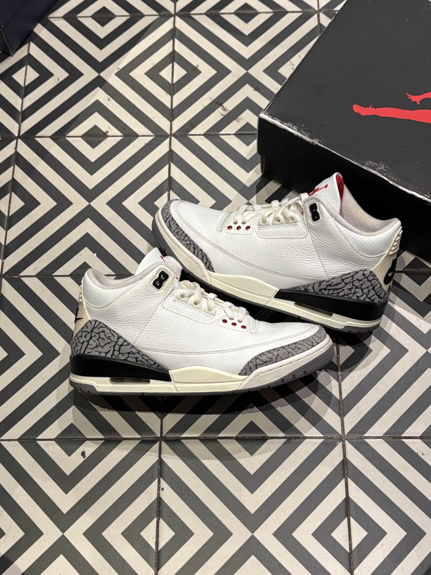 Jordan 3 White Cement Reimagined (Taille 42)