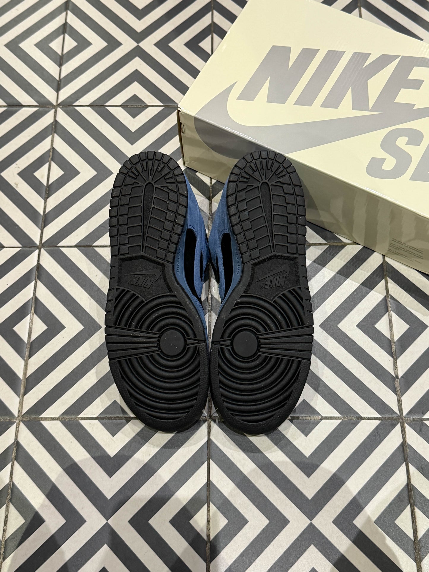 DUnk SB Supreme Ocean Fog (Taille 42)